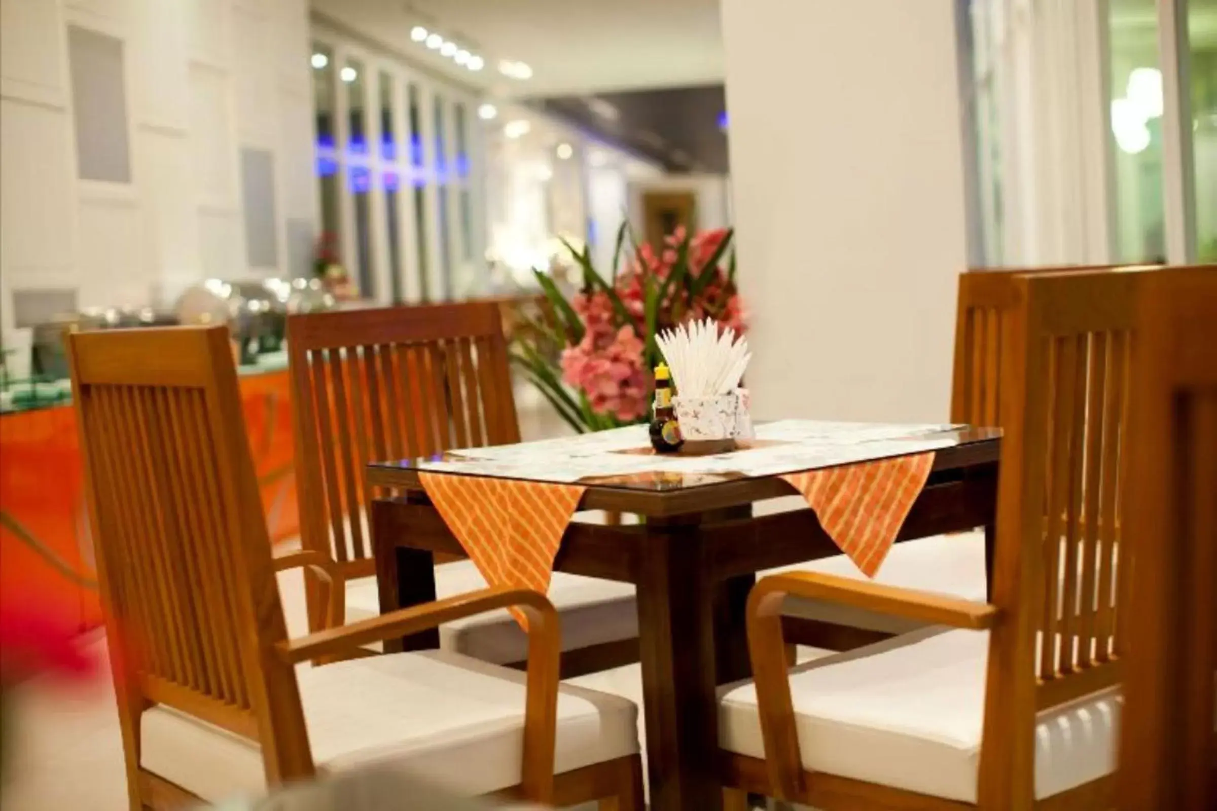 Restaurant/Places to Eat in Prajaktra Design Hotel