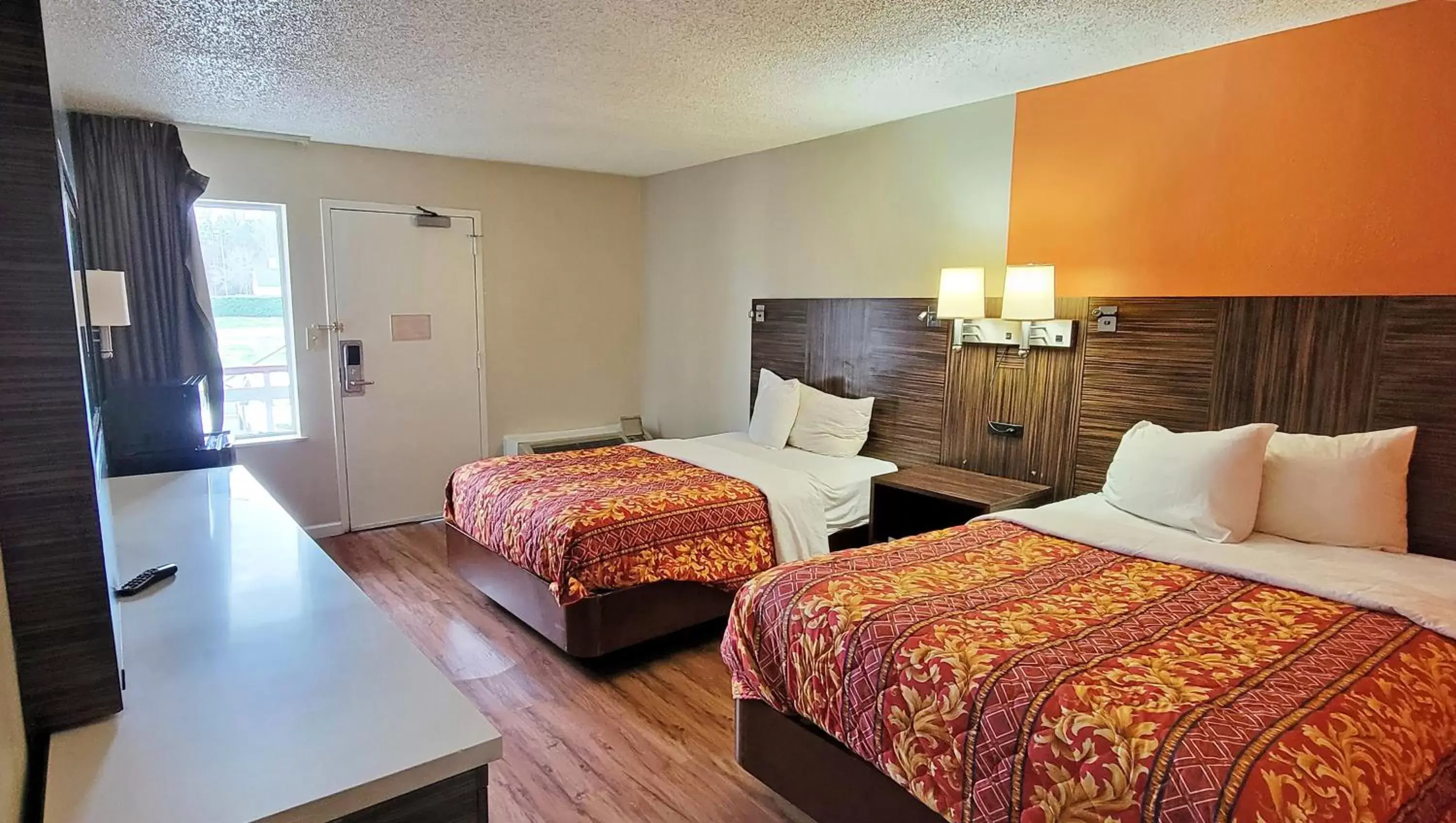 Photo of the whole room, Bed in Studios & Suites 4 Less Charlotte