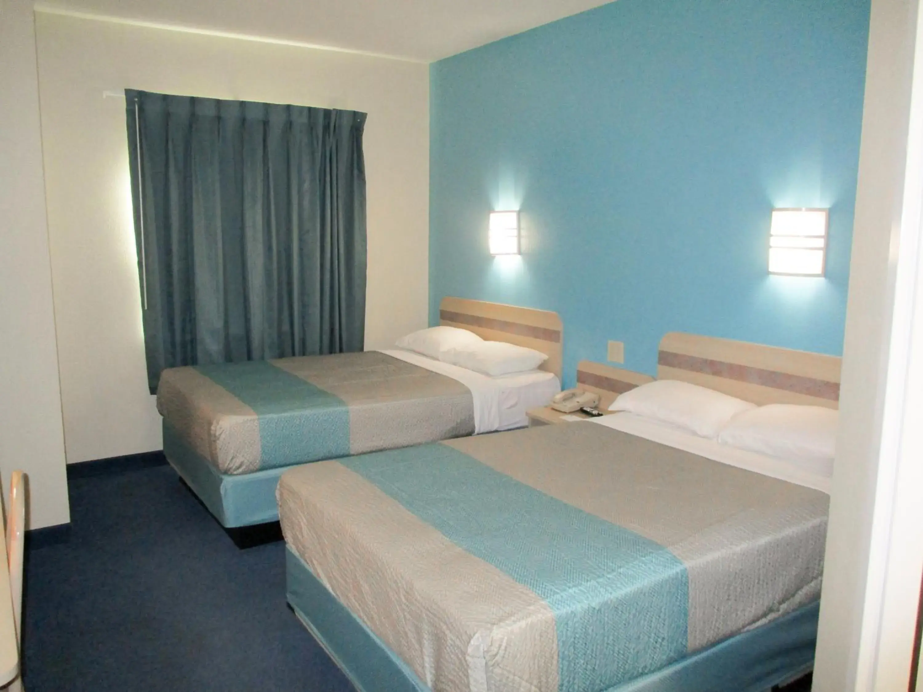 Bedroom, Bed in Motel 6-Kingdom City, MO