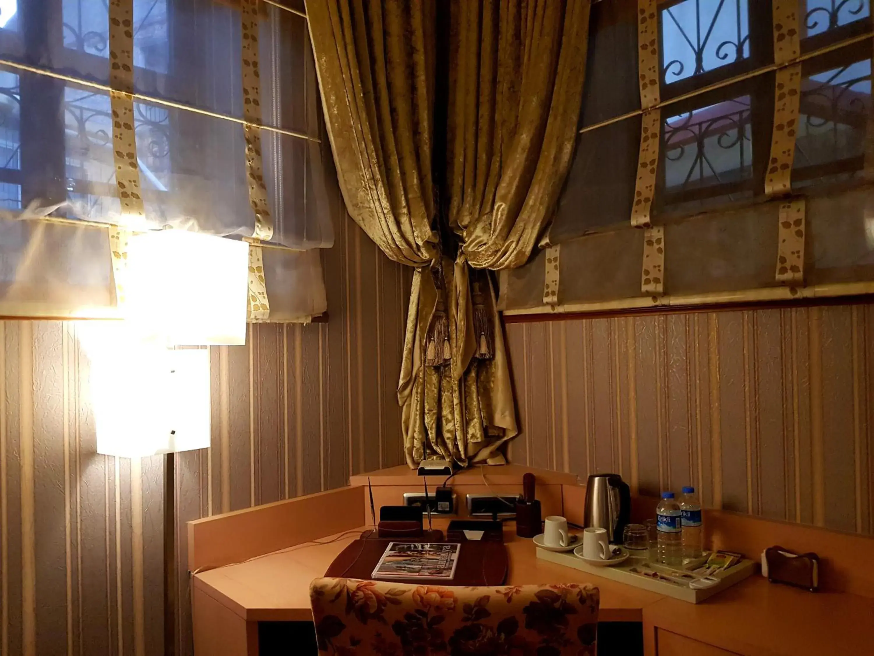 Coffee/tea facilities, Kitchen/Kitchenette in Eski Masal Hotel