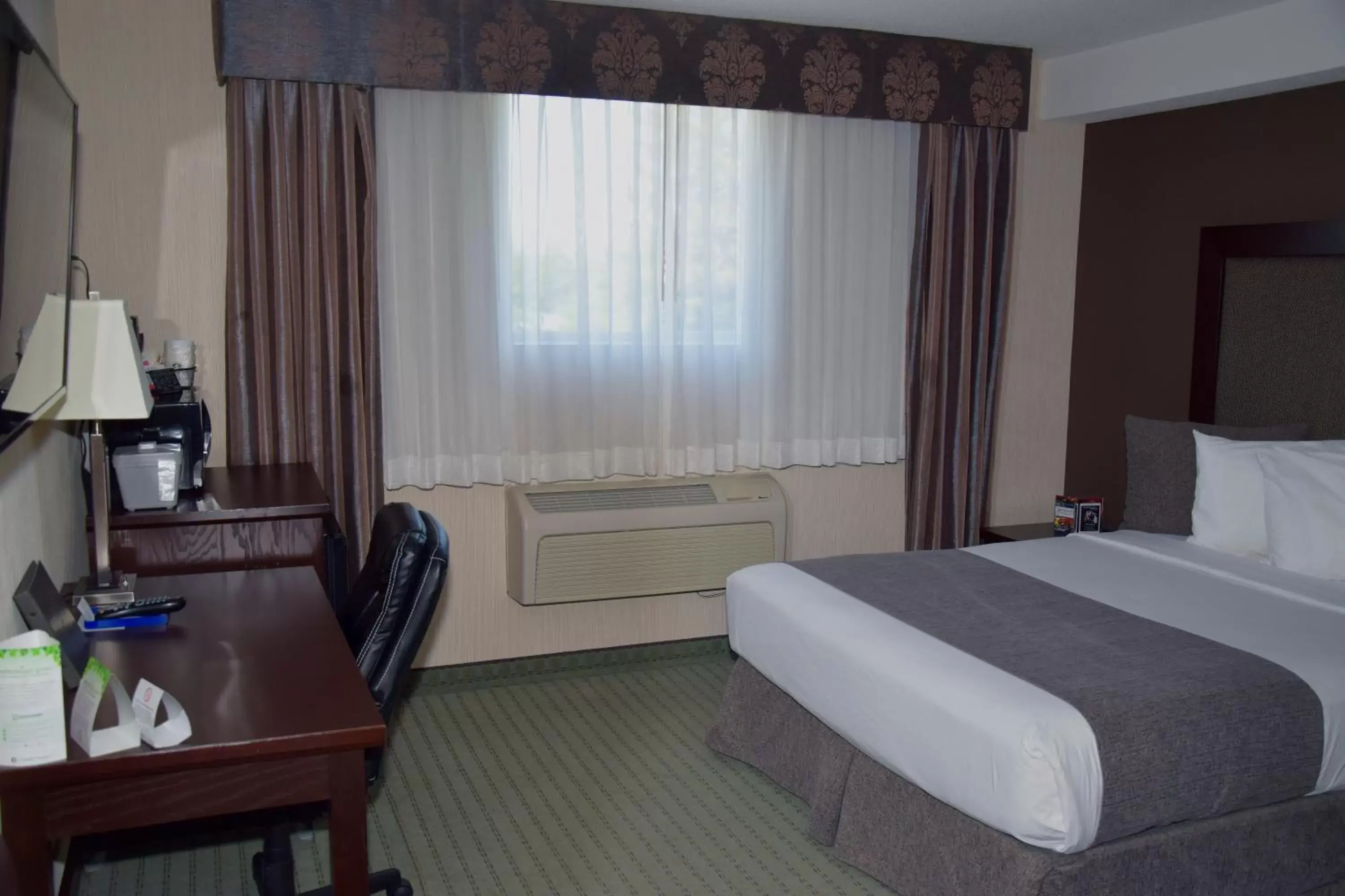 Bedroom, Bed in Coast Lethbridge Hotel & Conference Centre