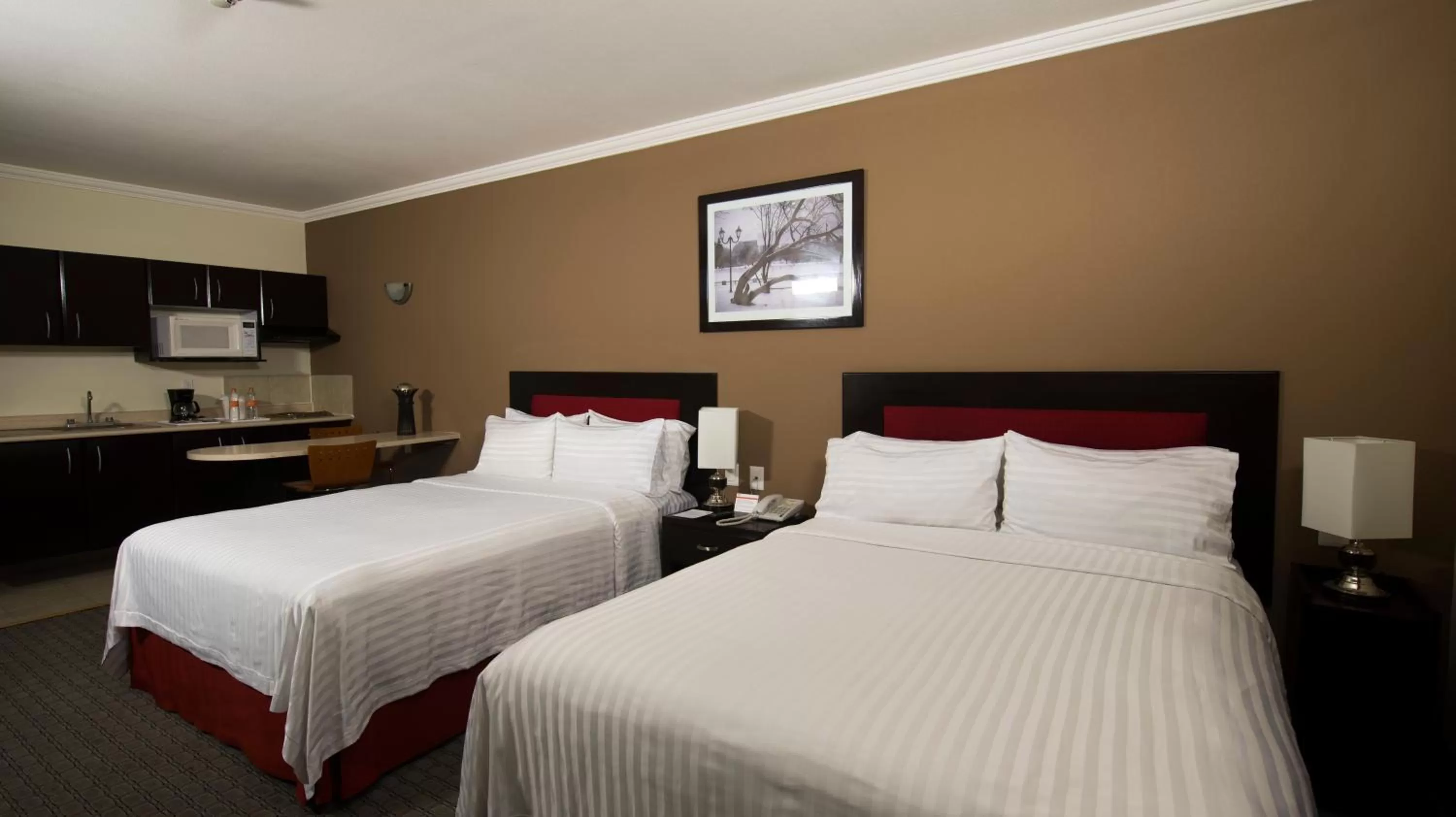 Kitchen or kitchenette, Bed in Ramada by Wyndham Ciudad de Mexico Perinorte