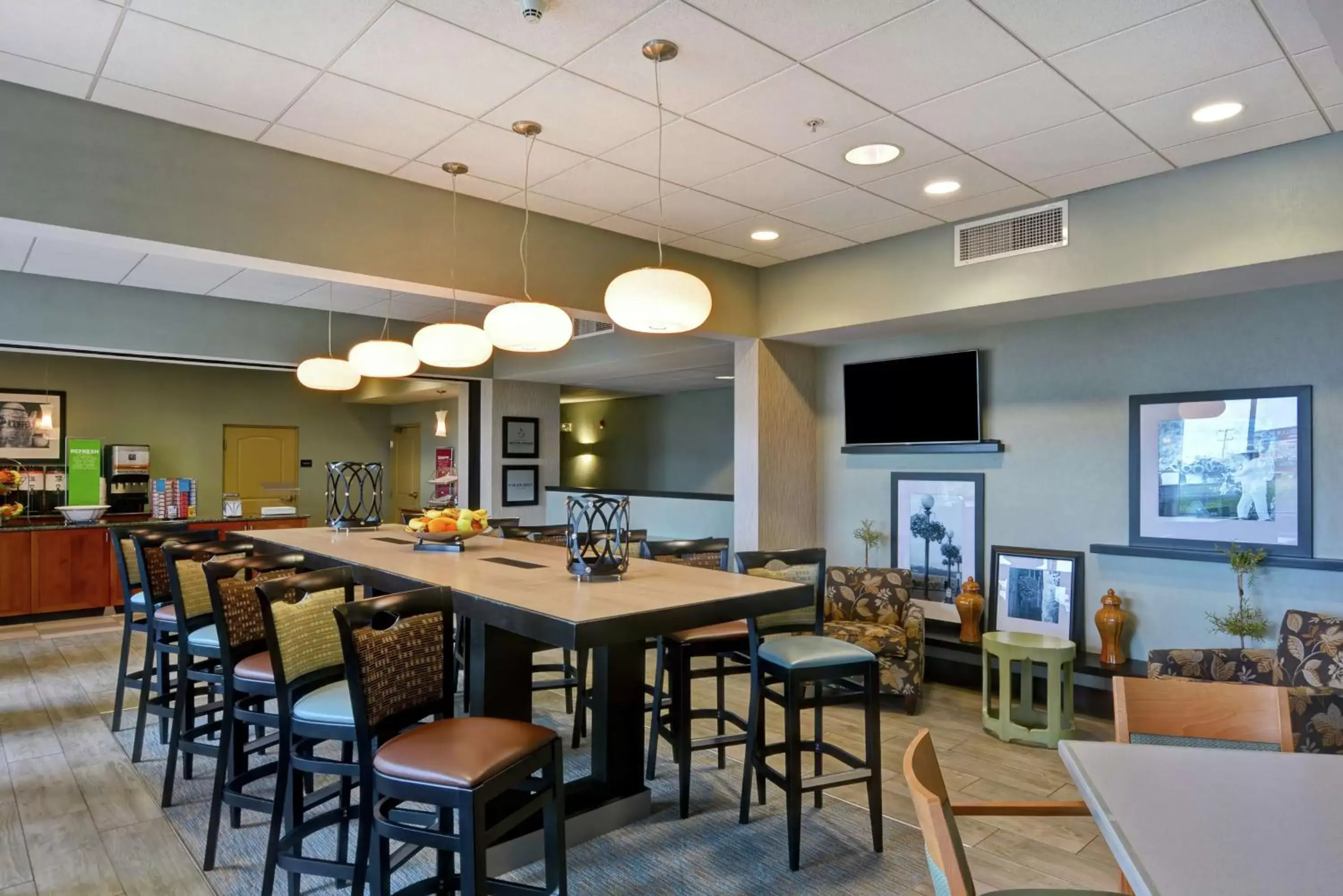 Lobby or reception, Restaurant/Places to Eat in Hampton Inn Lewisburg