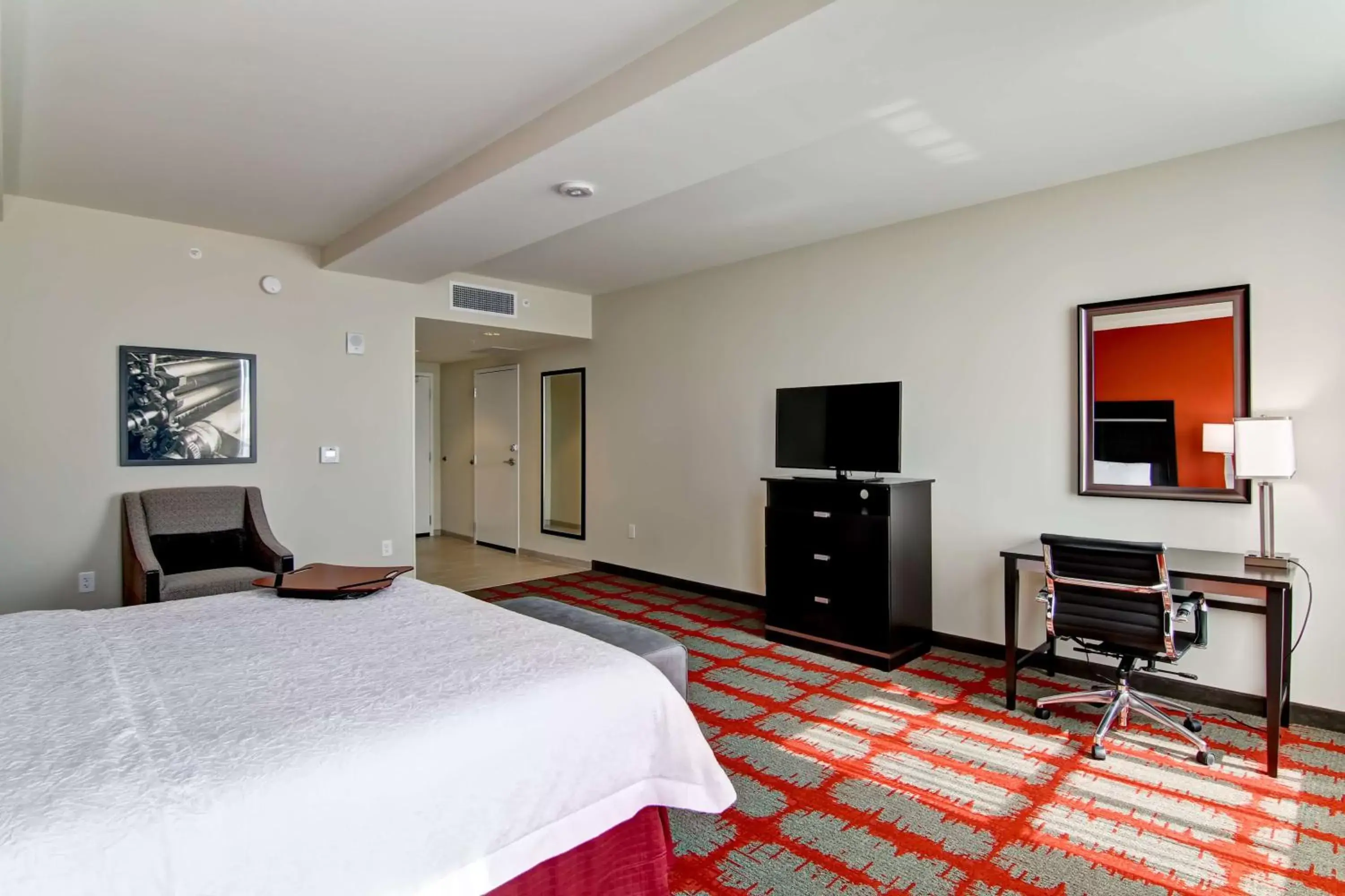 Bed, TV/Entertainment Center in Hampton Inn and Suites Cincinnati - Downtown