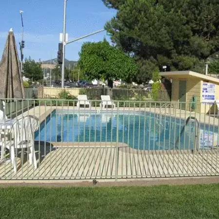 Swimming Pool in Country Inn