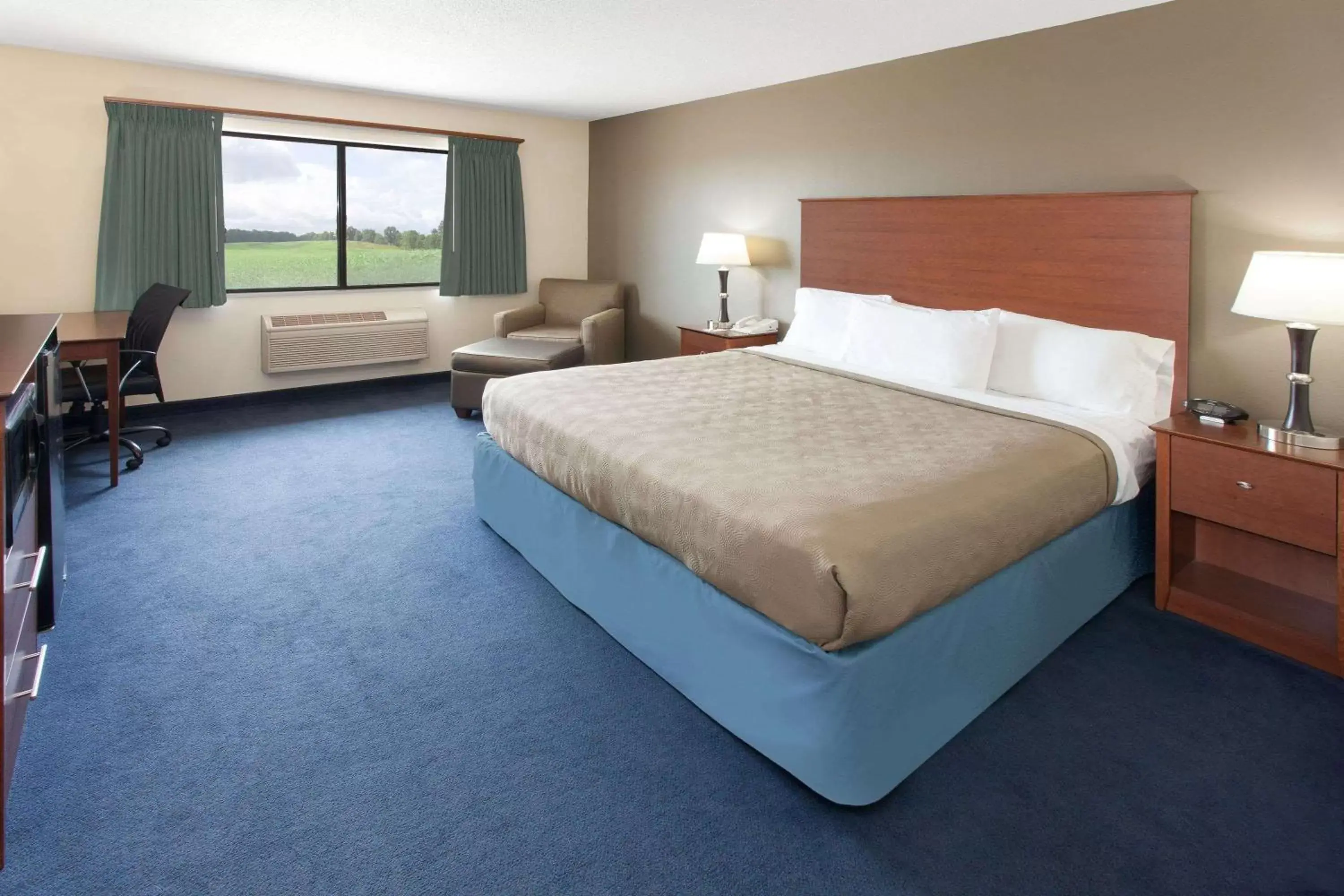 Photo of the whole room, Bed in AmericInn by Wyndham Webster City