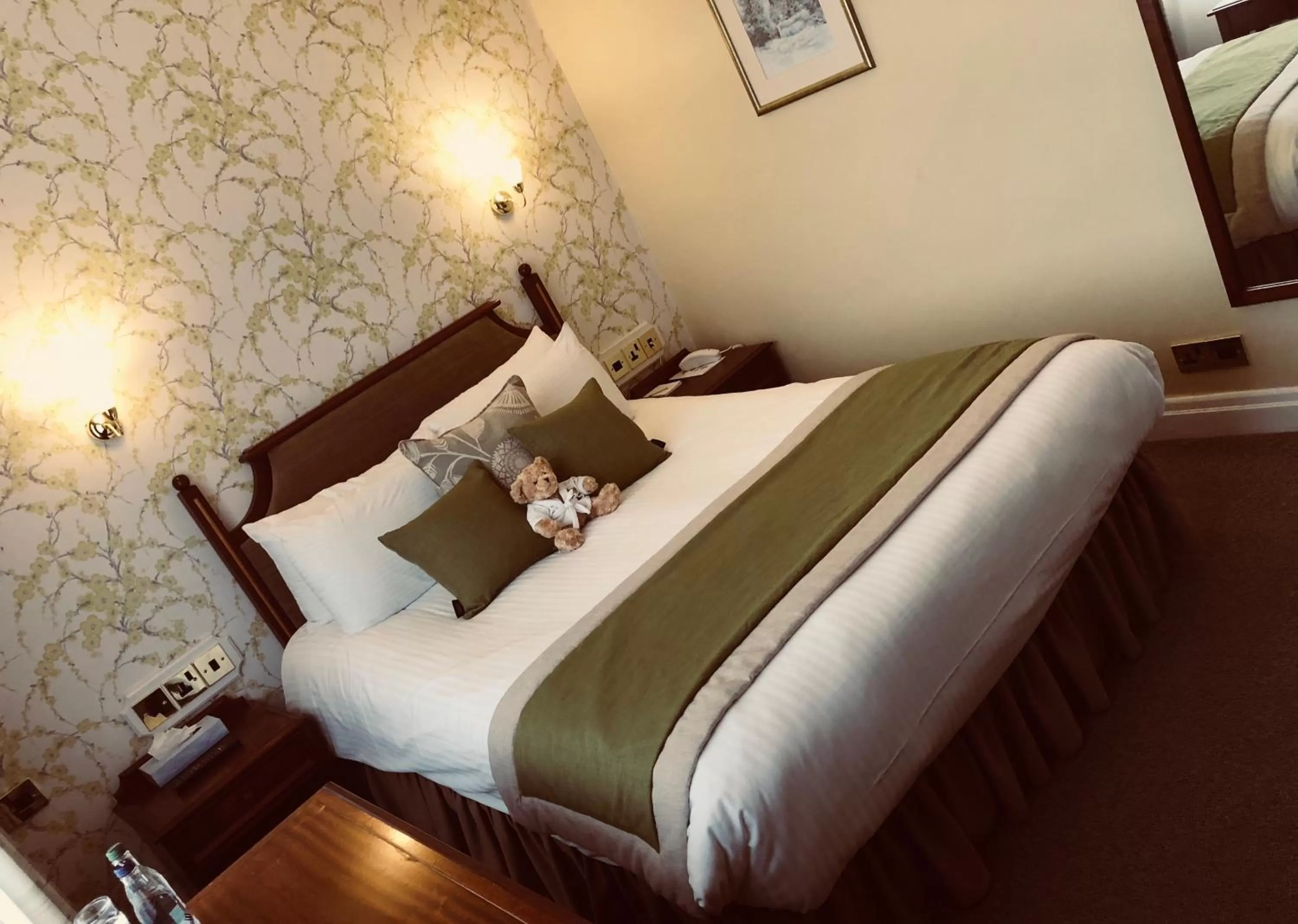 Bedroom, Bed in Dryburgh Abbey Hotel