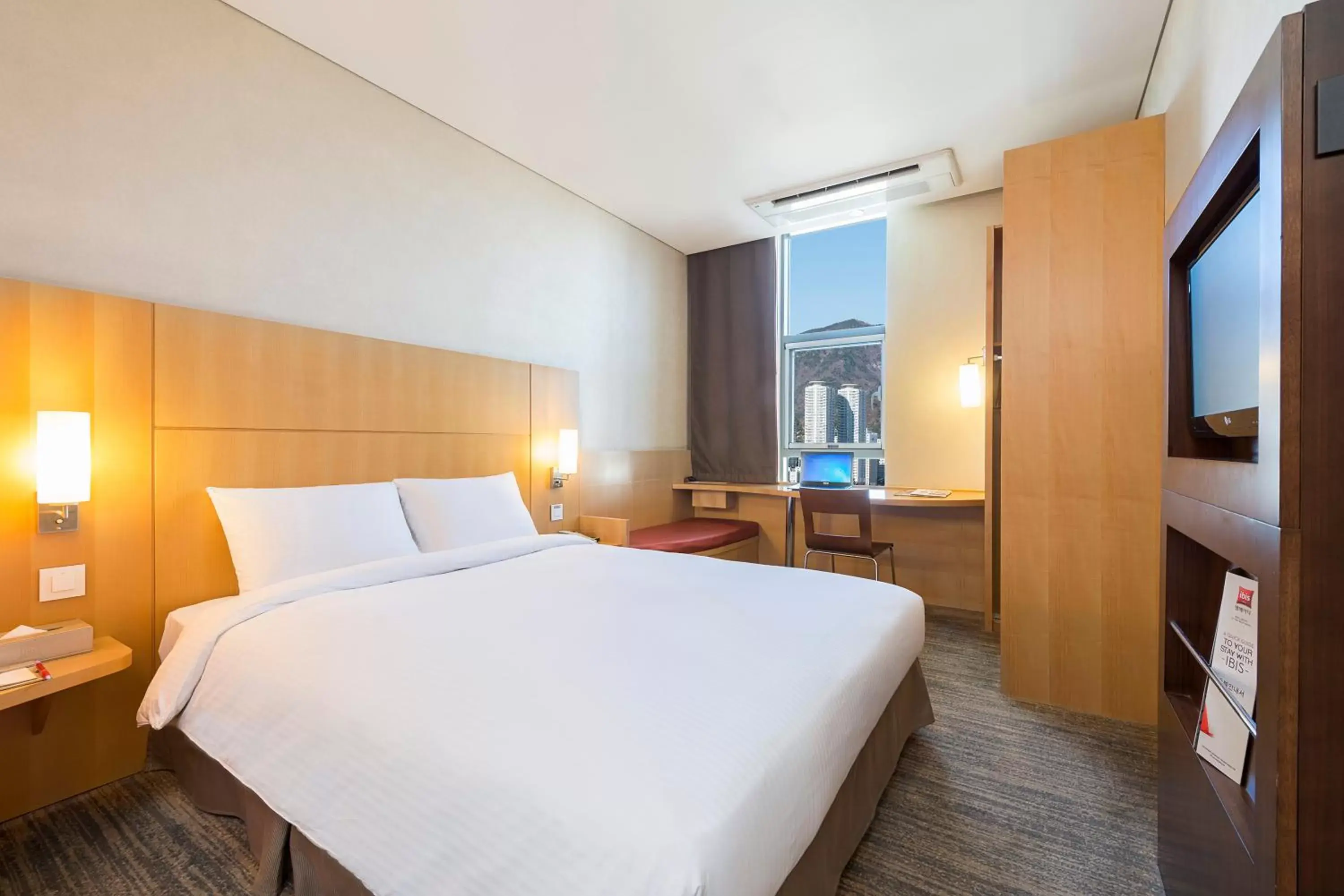 Bedroom, Bed in Ibis Ambassador Busan City Centre