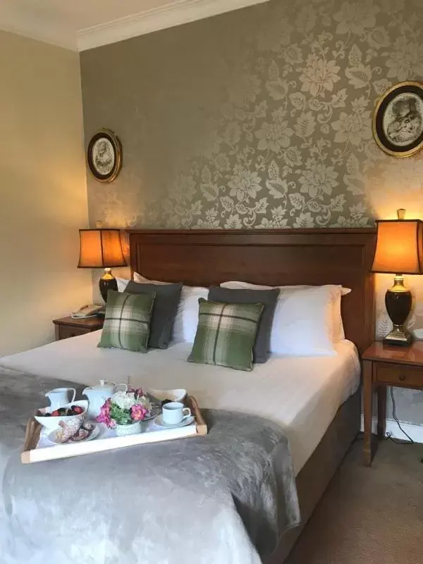 Bed in Headfort Arms Hotel