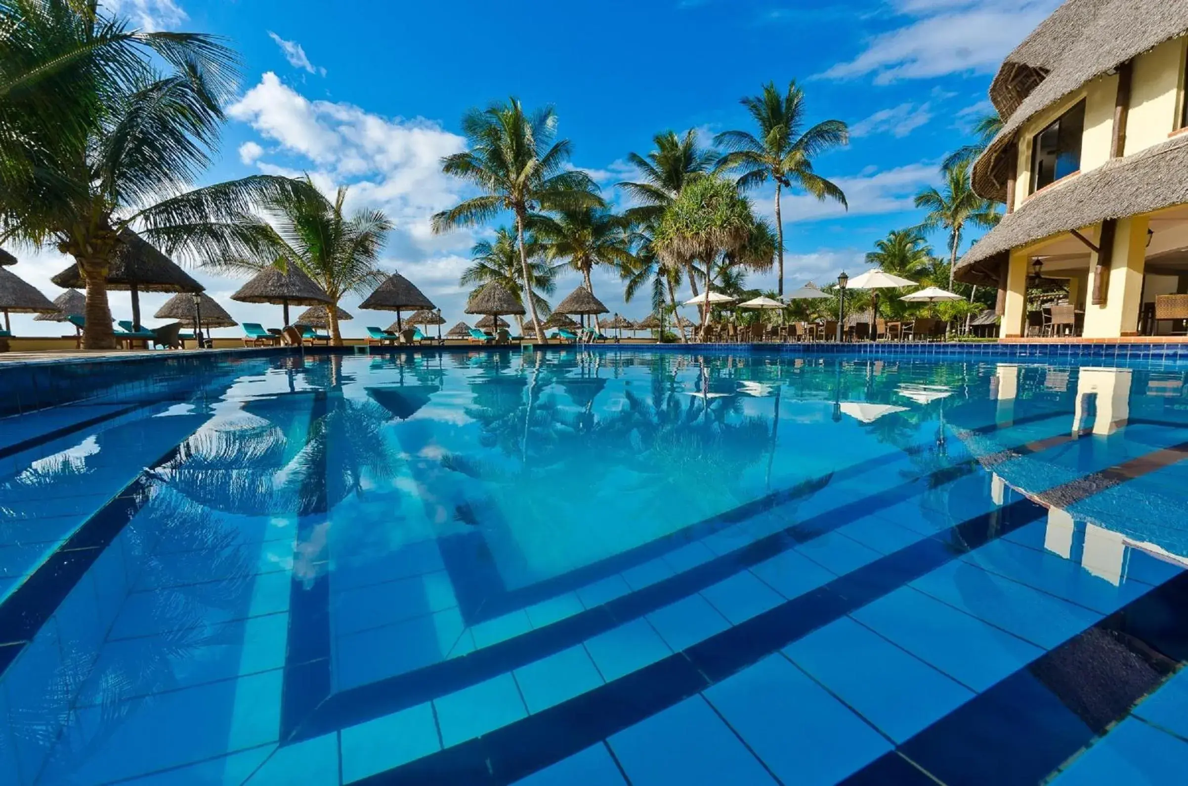 Swimming pool in White Sands Hotel Swimming pool in White Sands Hotel