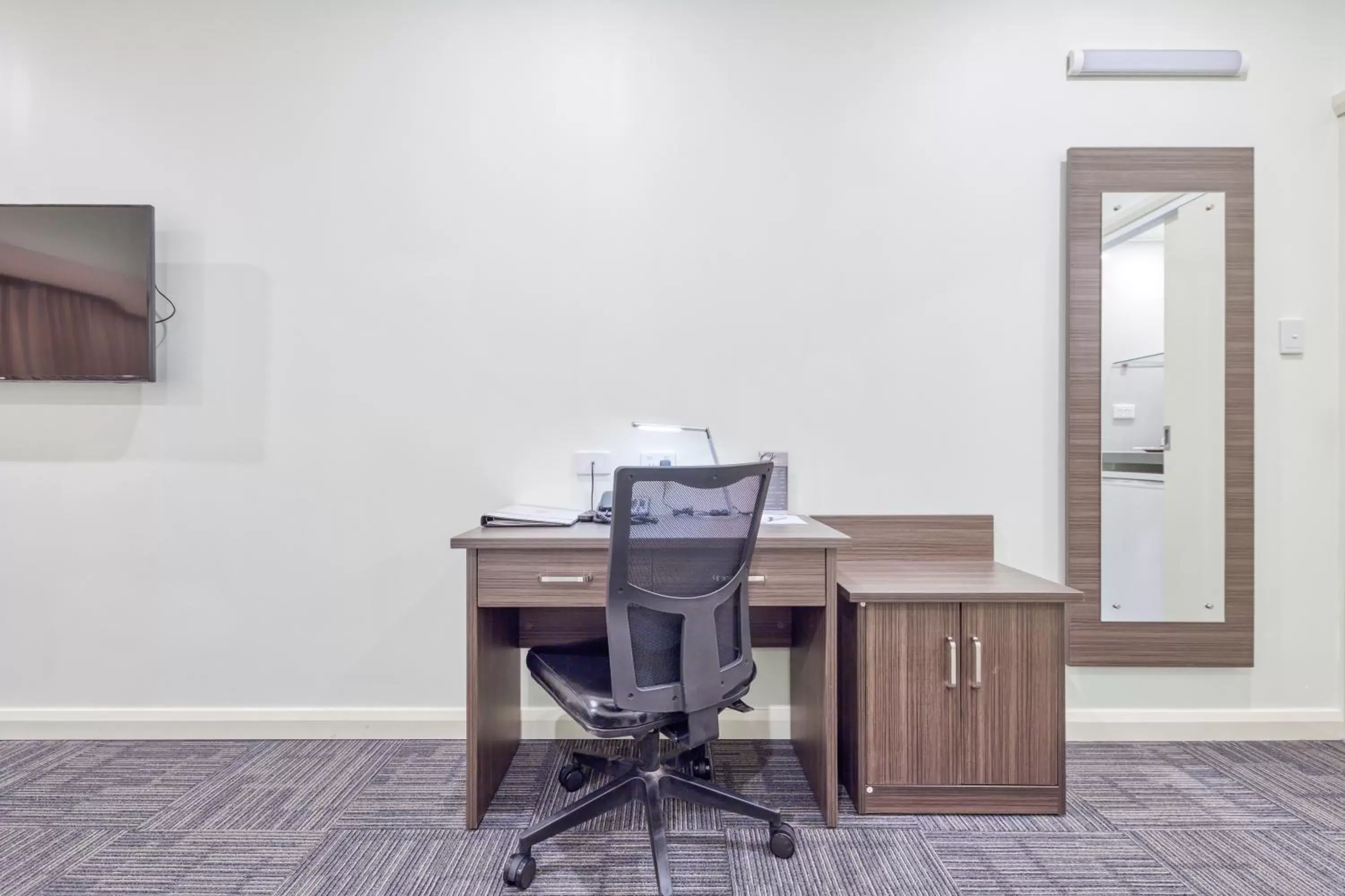 Seating area, TV/Entertainment Center in Best Western Melbourne Airport