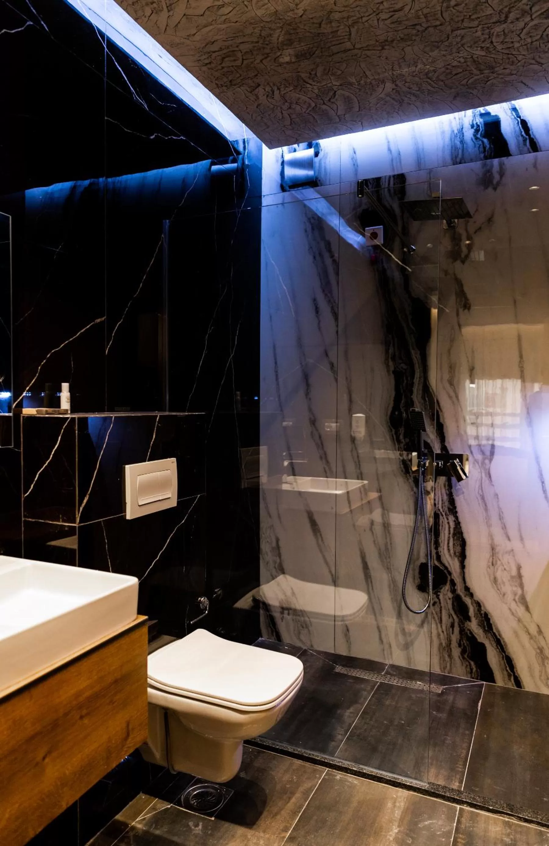 Bathroom in Ador Hotel