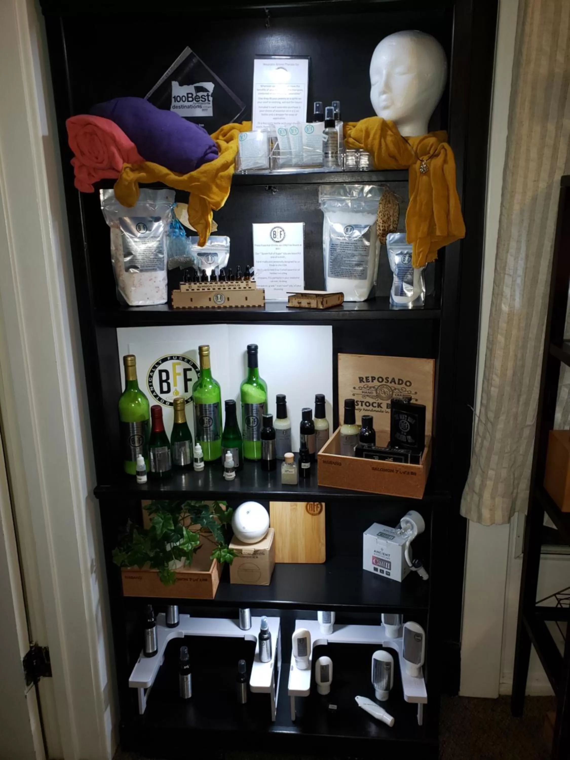 Shopping Area in Bayberry Inn B&B and Oregon Wellness Retreat