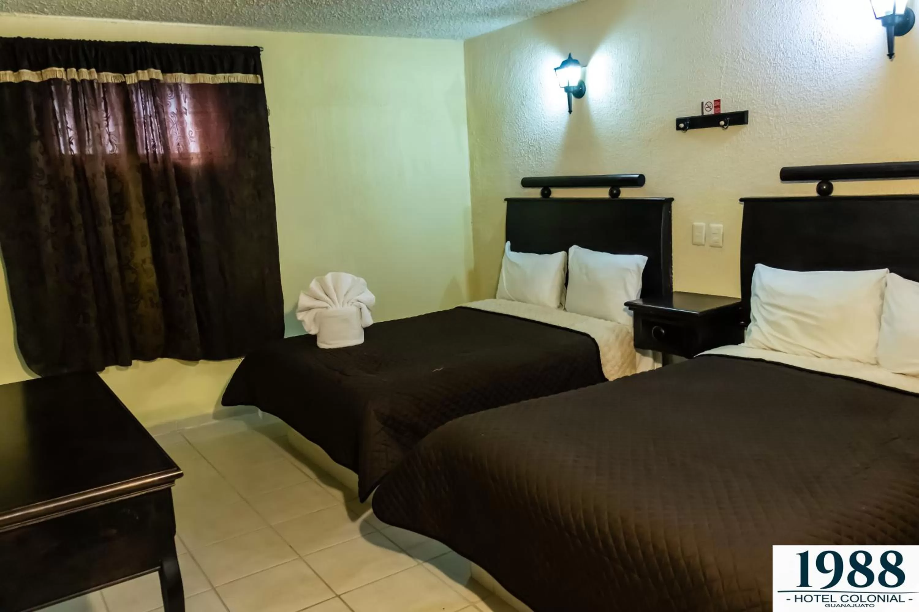 Photo of the whole room, Bed in Hotel 1988 Guanajuato