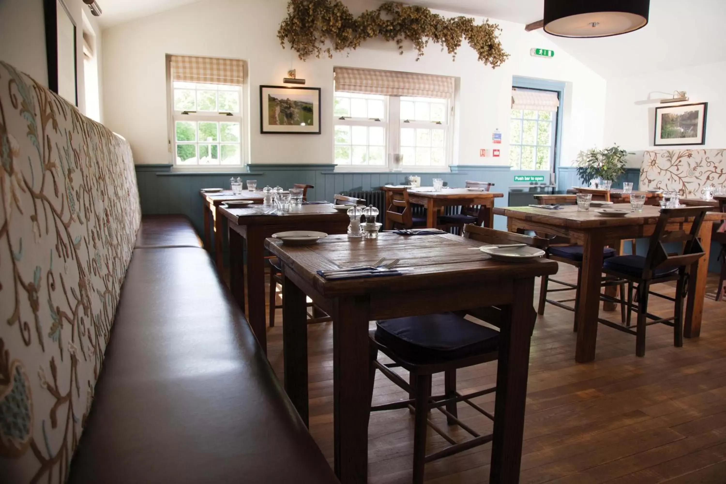 Restaurant/Places to Eat in George and Dragon Clifton
