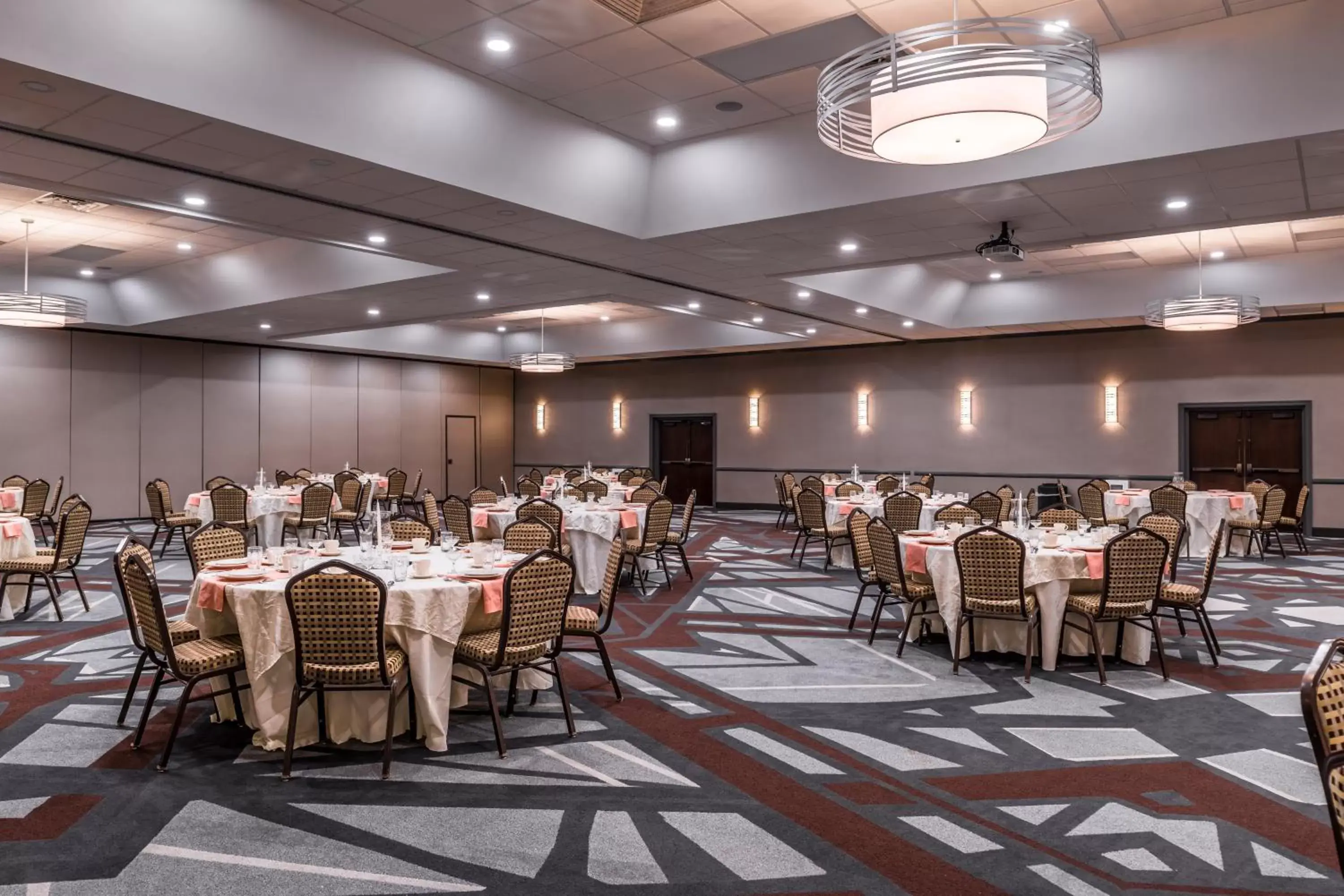 Banquet/Function facilities, Restaurant/Places to Eat in Holiday Inn Auburn-Finger Lakes Region, an IHG Hotel