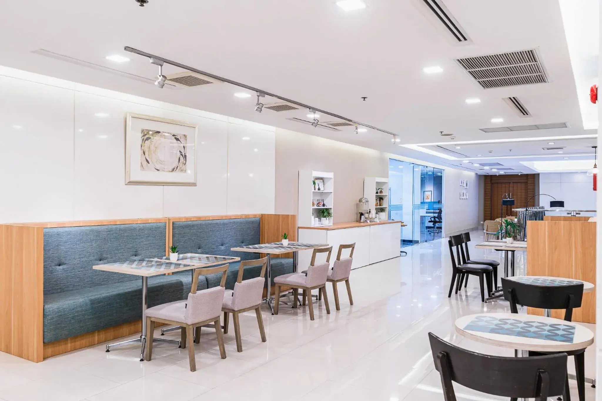 Restaurant/Places to Eat in Jasmine Grande Residence