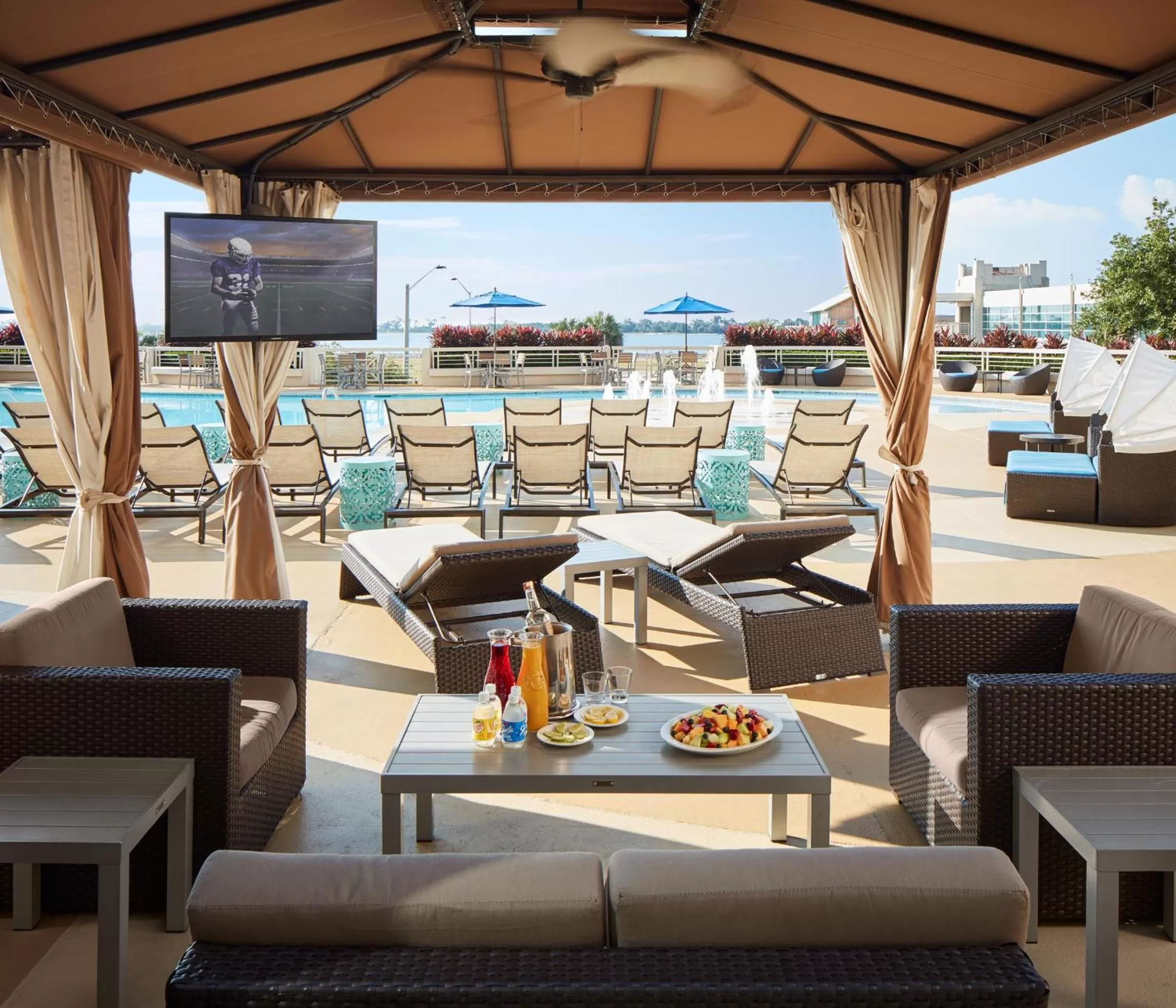 Swimming pool in Harrah's Gulf Coast, A Caesars Destination