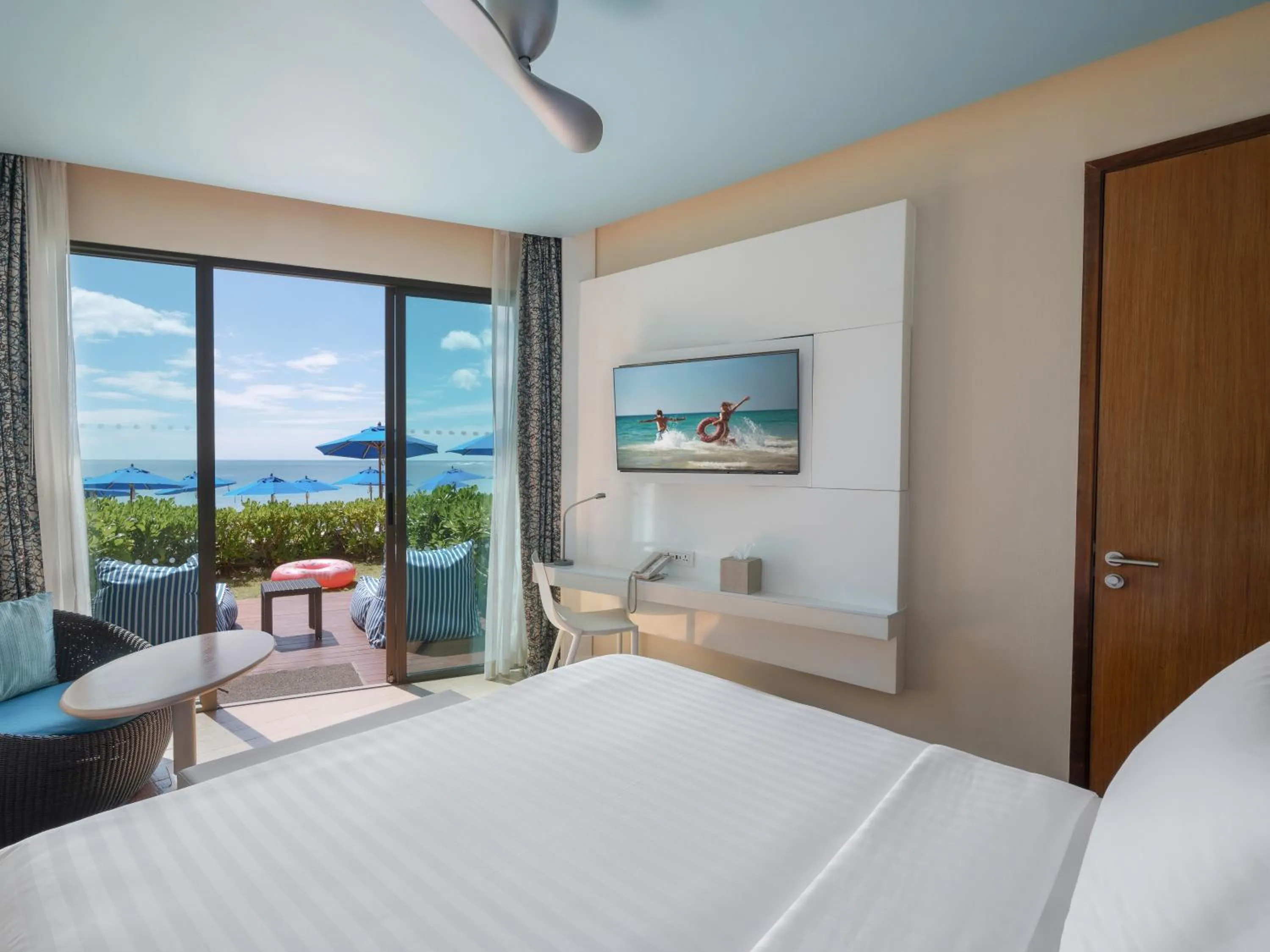 View (from property/room), Bed in OZO Chaweng Samui