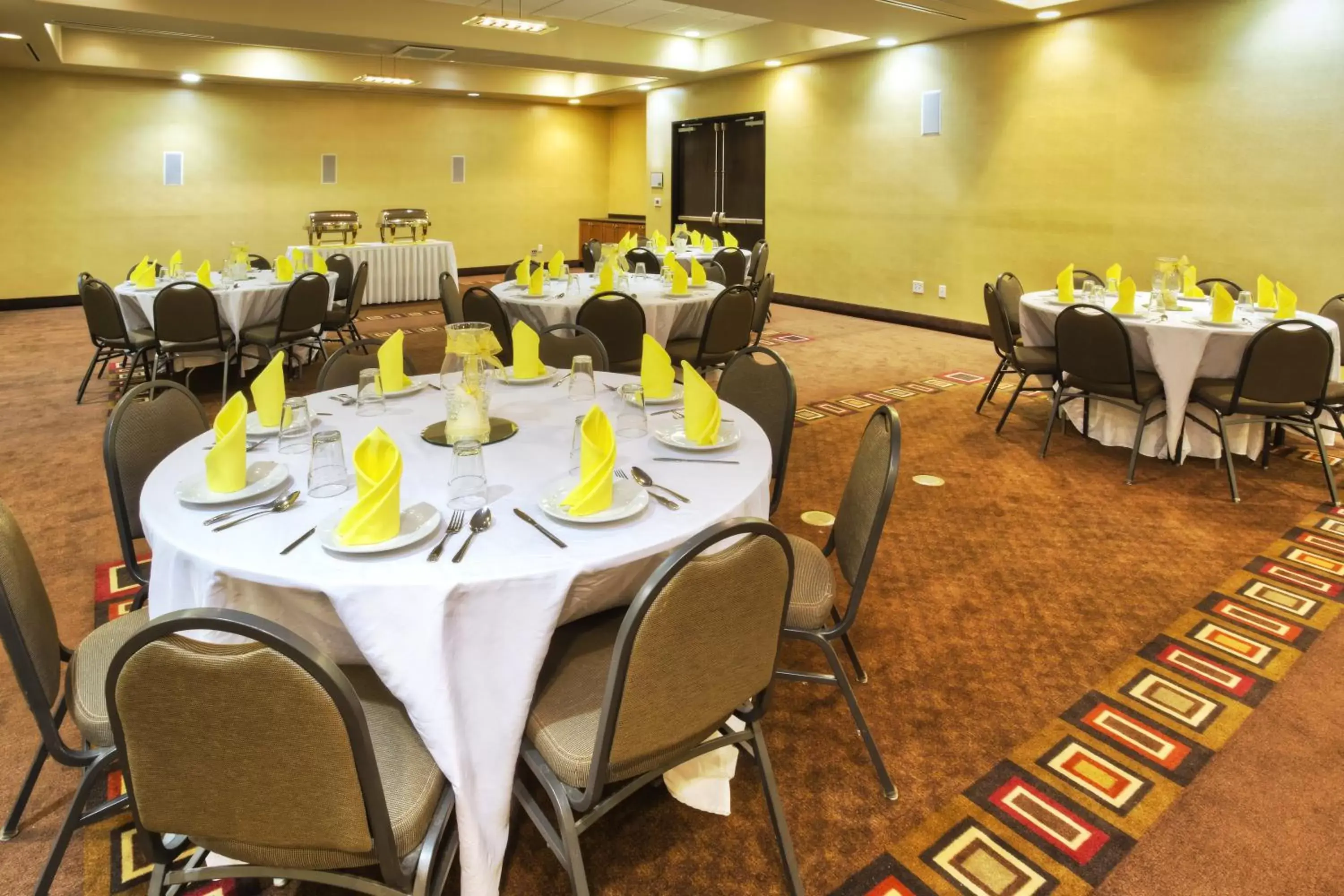 Meeting/conference room, Restaurant/Places to Eat in Holiday Inn Killeen Fort Hood, an IHG Hotel