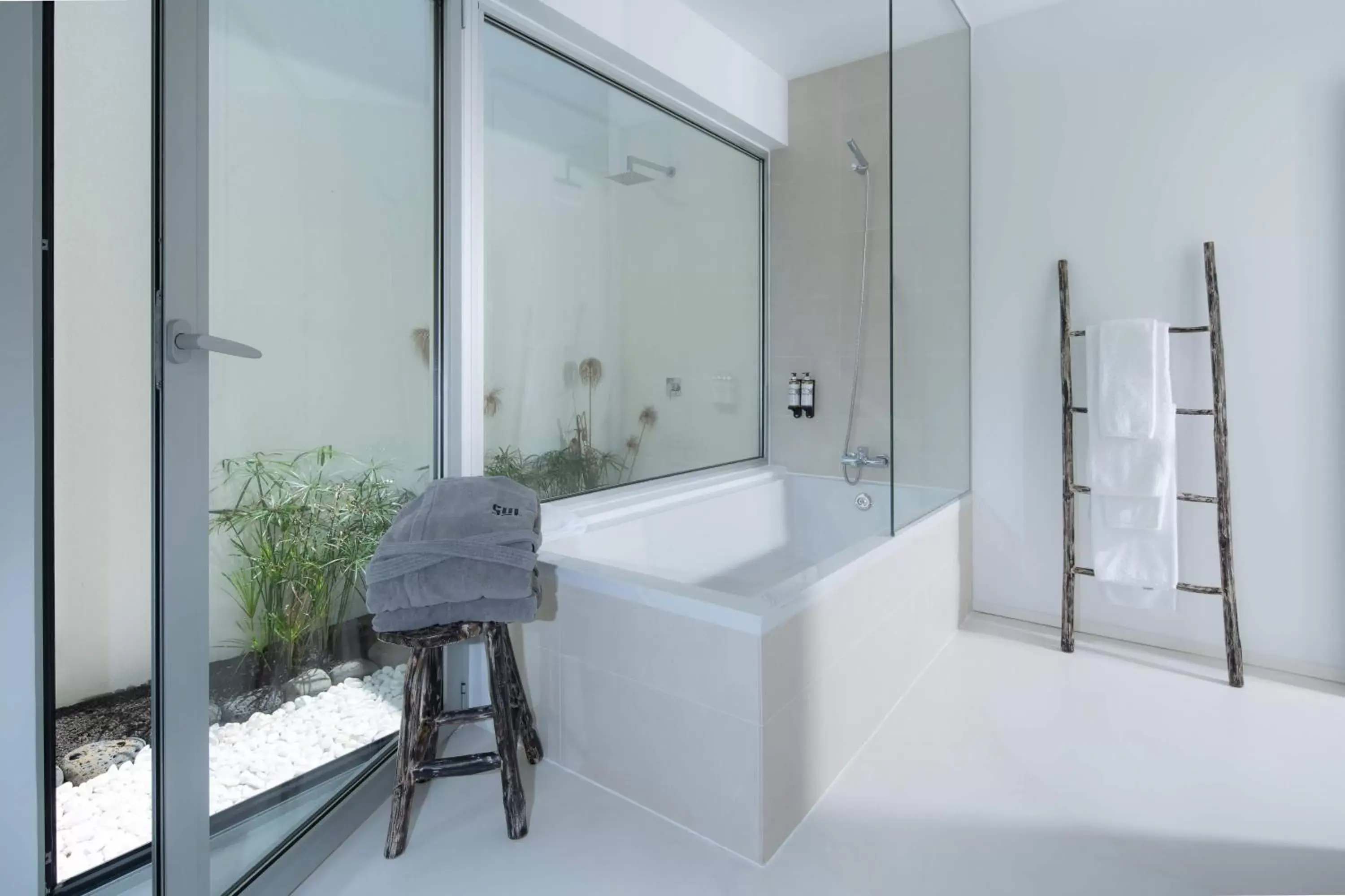Shower, Bathroom in Sul Villas & Spa - Azores