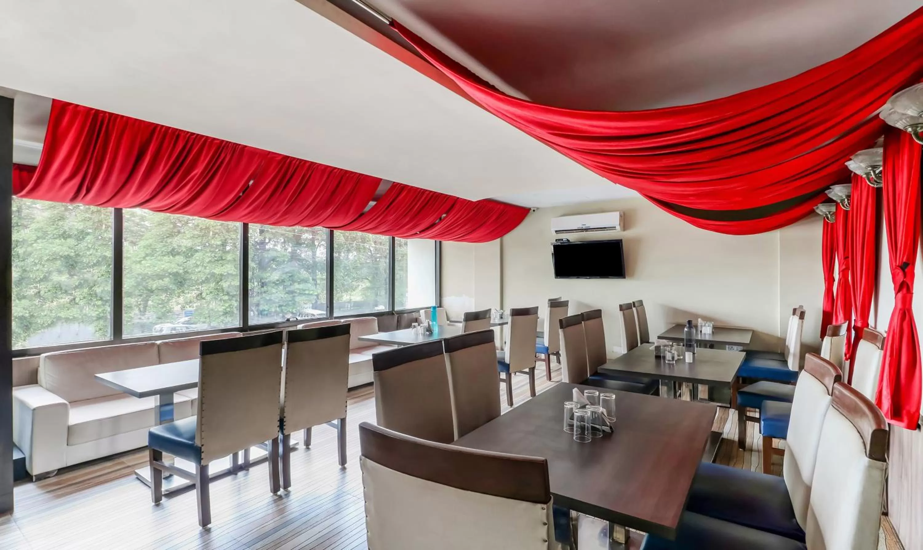 Breakfast in Treebo Concerto Residentia