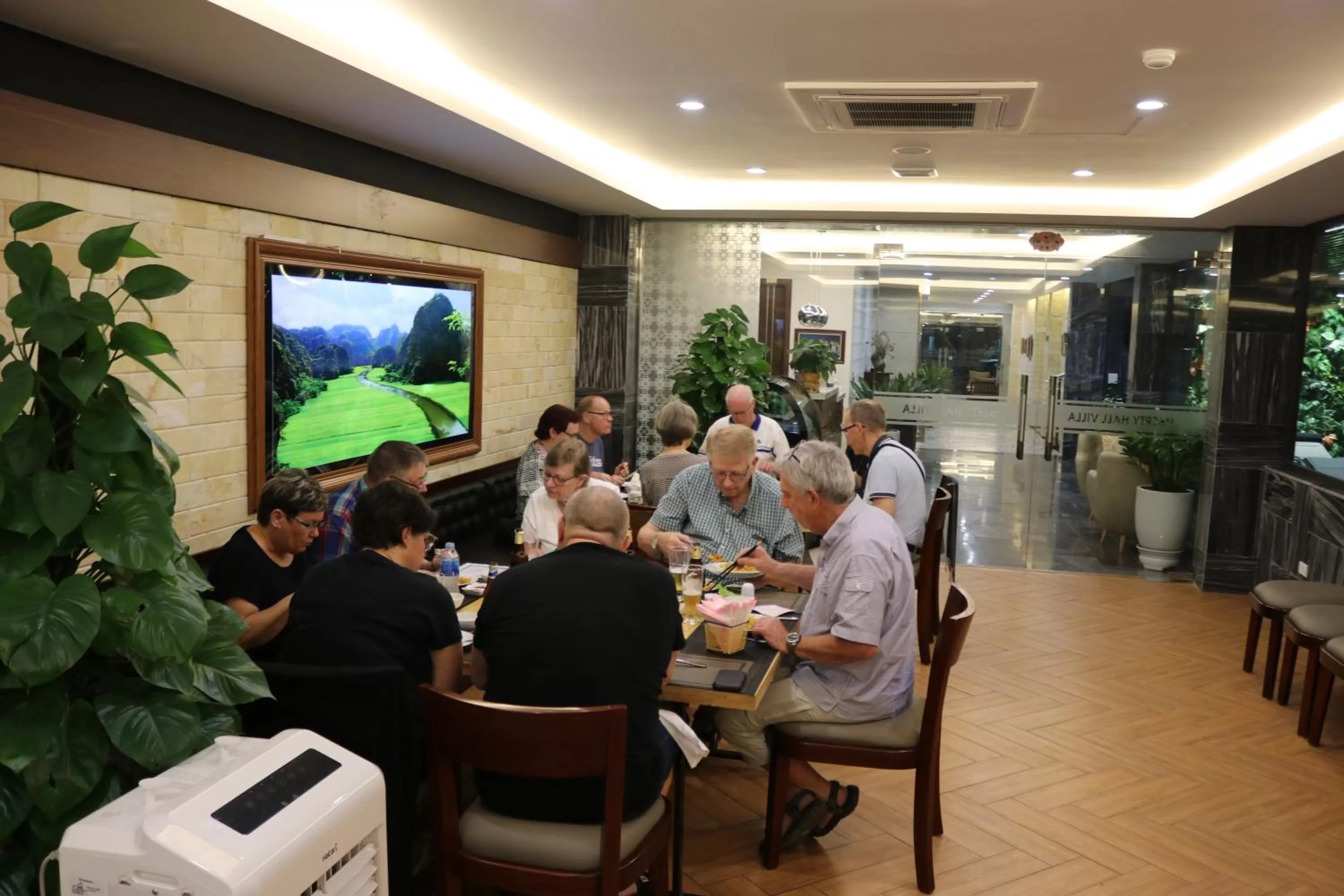 Restaurant/places to eat in Liberty Hall Tam Coc Hotel & Villa