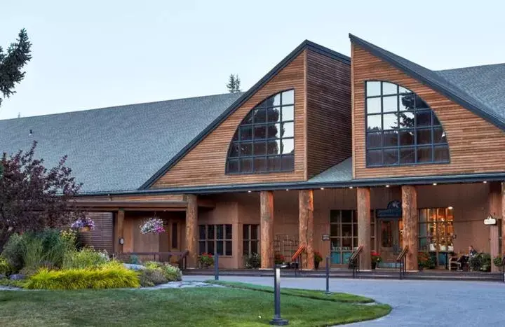 Facade/entrance, Property Building in Grouse Mountain Lodge