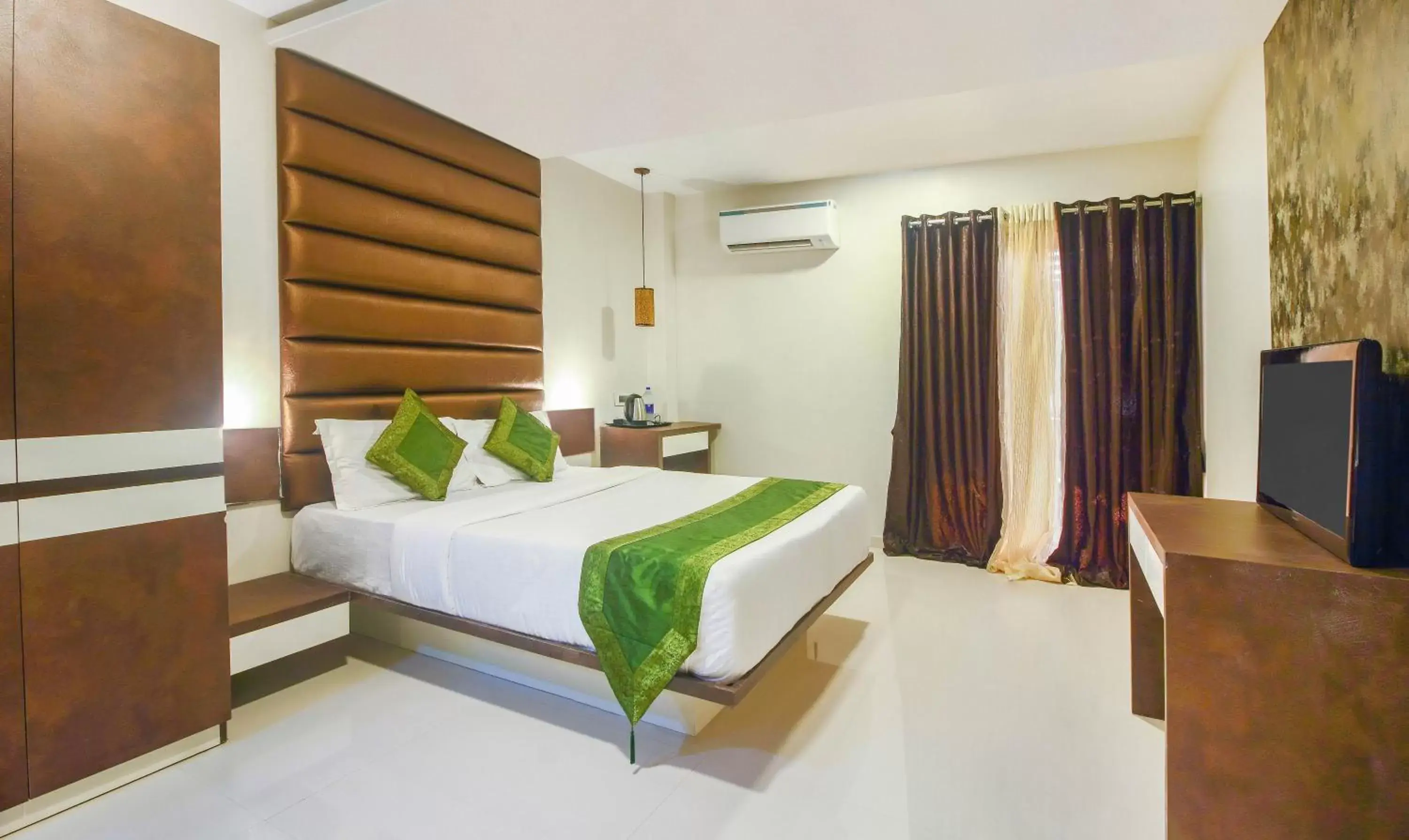 Deluxe Double Room - single occupancy in Treebo Blue Moon Powai Deluxe Double Room - single occupancy in Treebo Blue Moon Powai