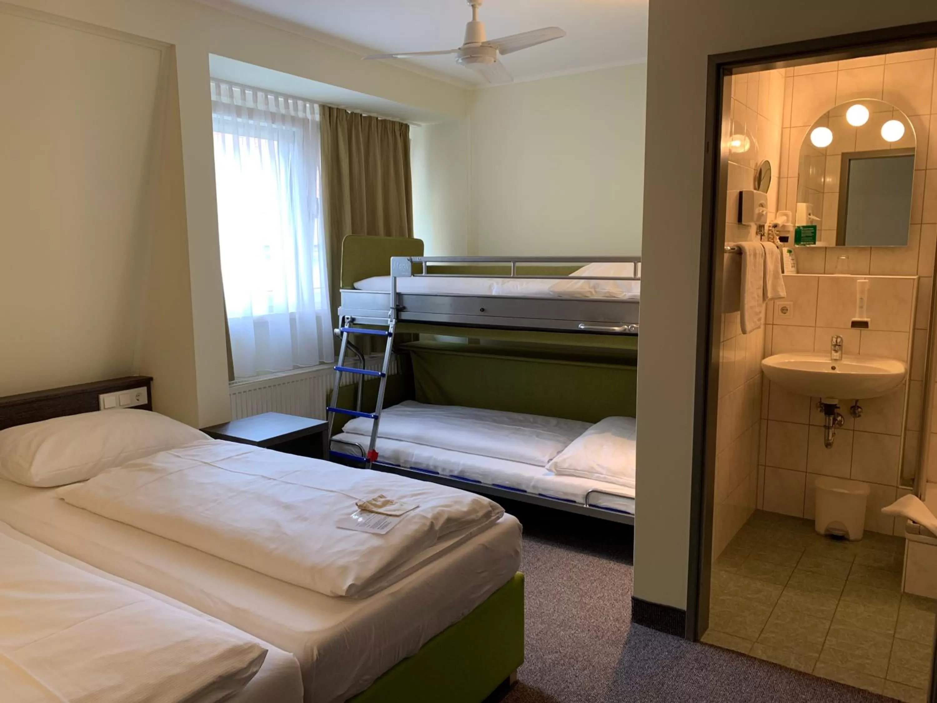 Photo of the whole room, Bed in Behringers City Hotel Nürnberg