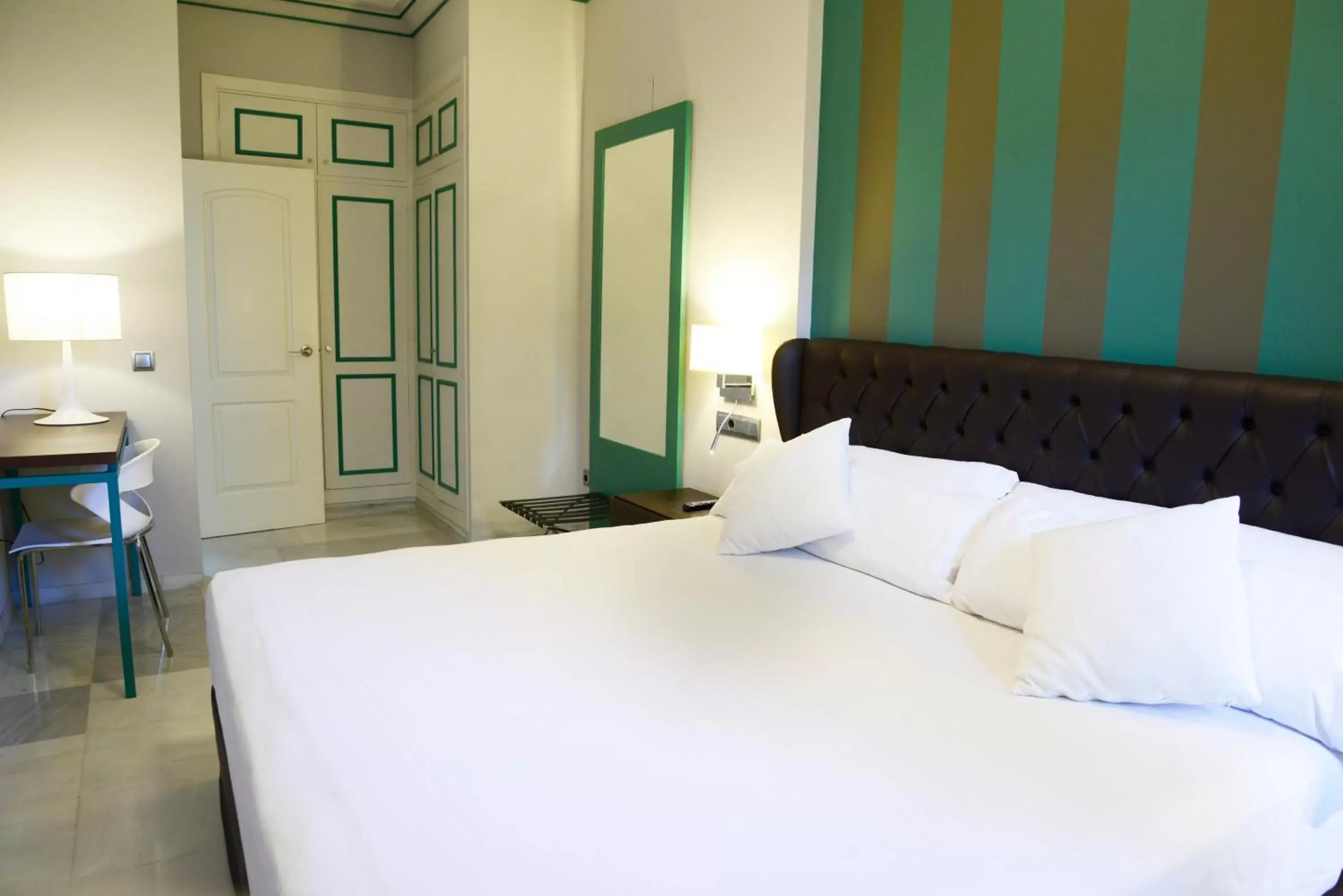 Bed, Room Photo in Hotel San Pablo Sevilla
