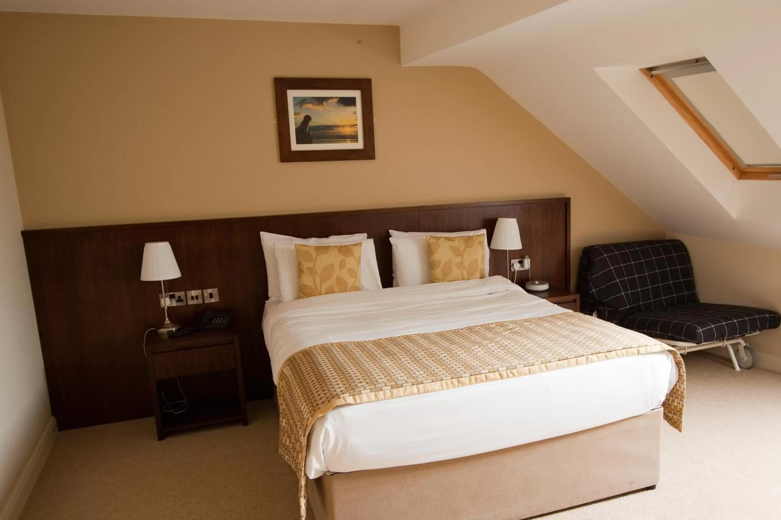 Photo of the whole room, Bed in Strandhill Lodge and Suites