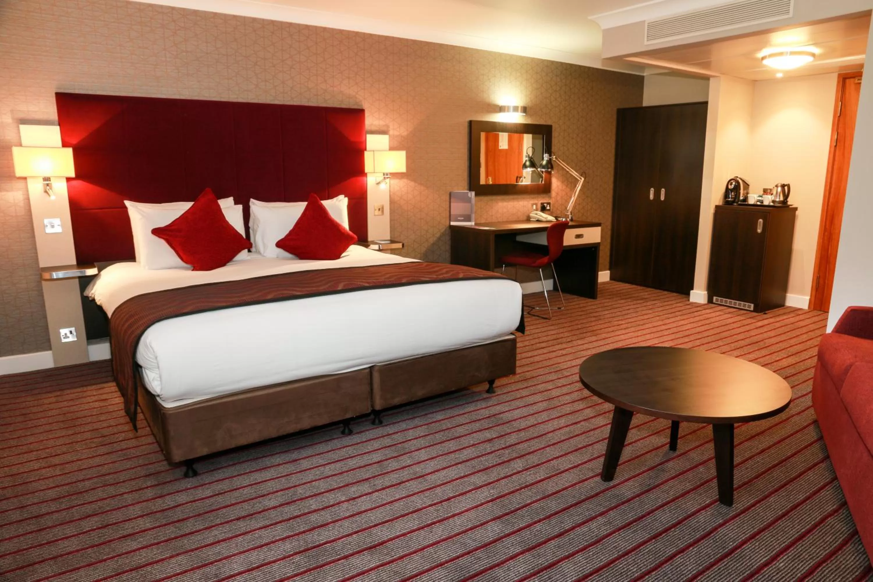 Bedroom in Mercure London Heathrow Airport
