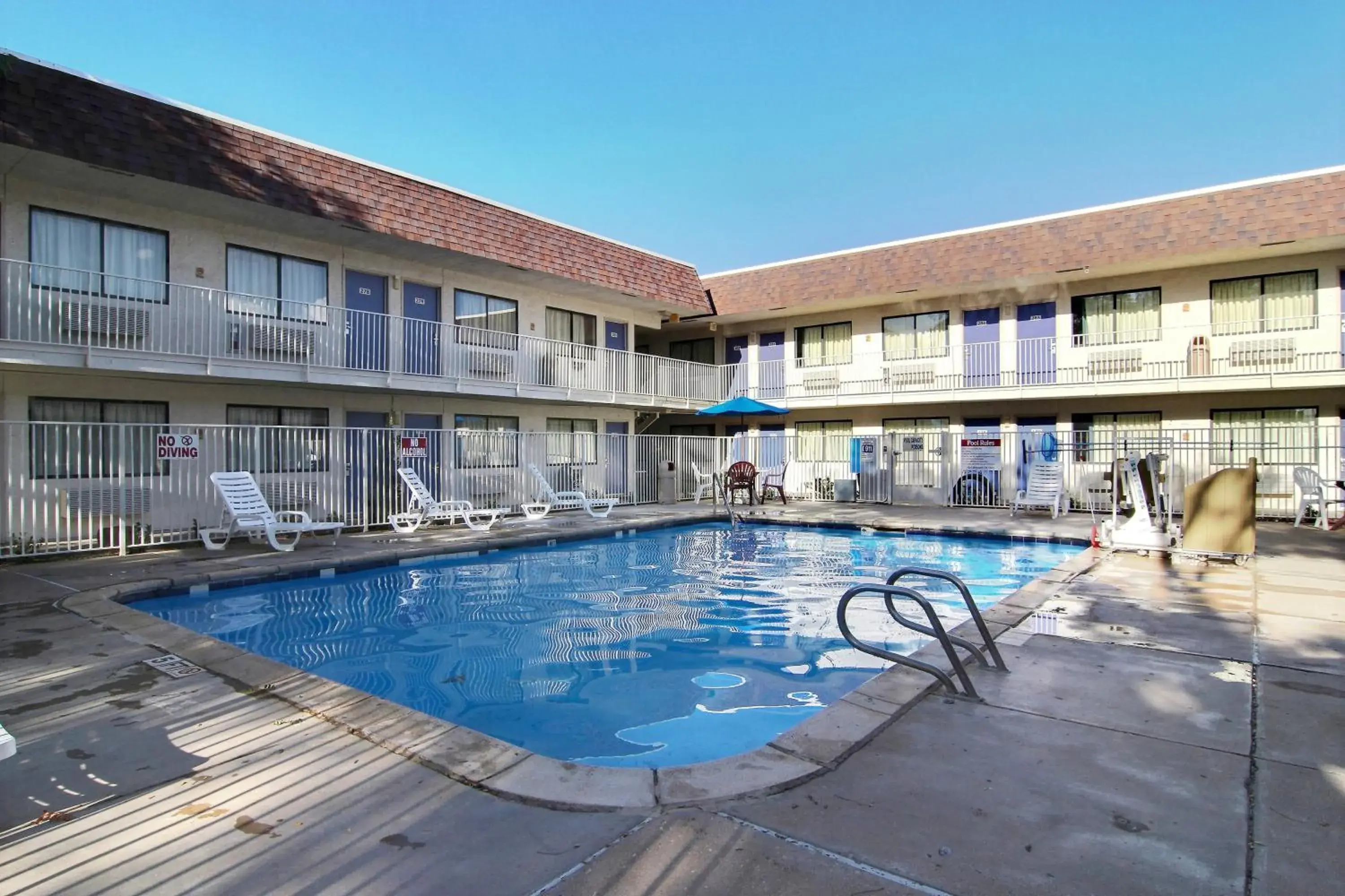 Property building, Swimming Pool in Motel 6-Lubbock, TX
