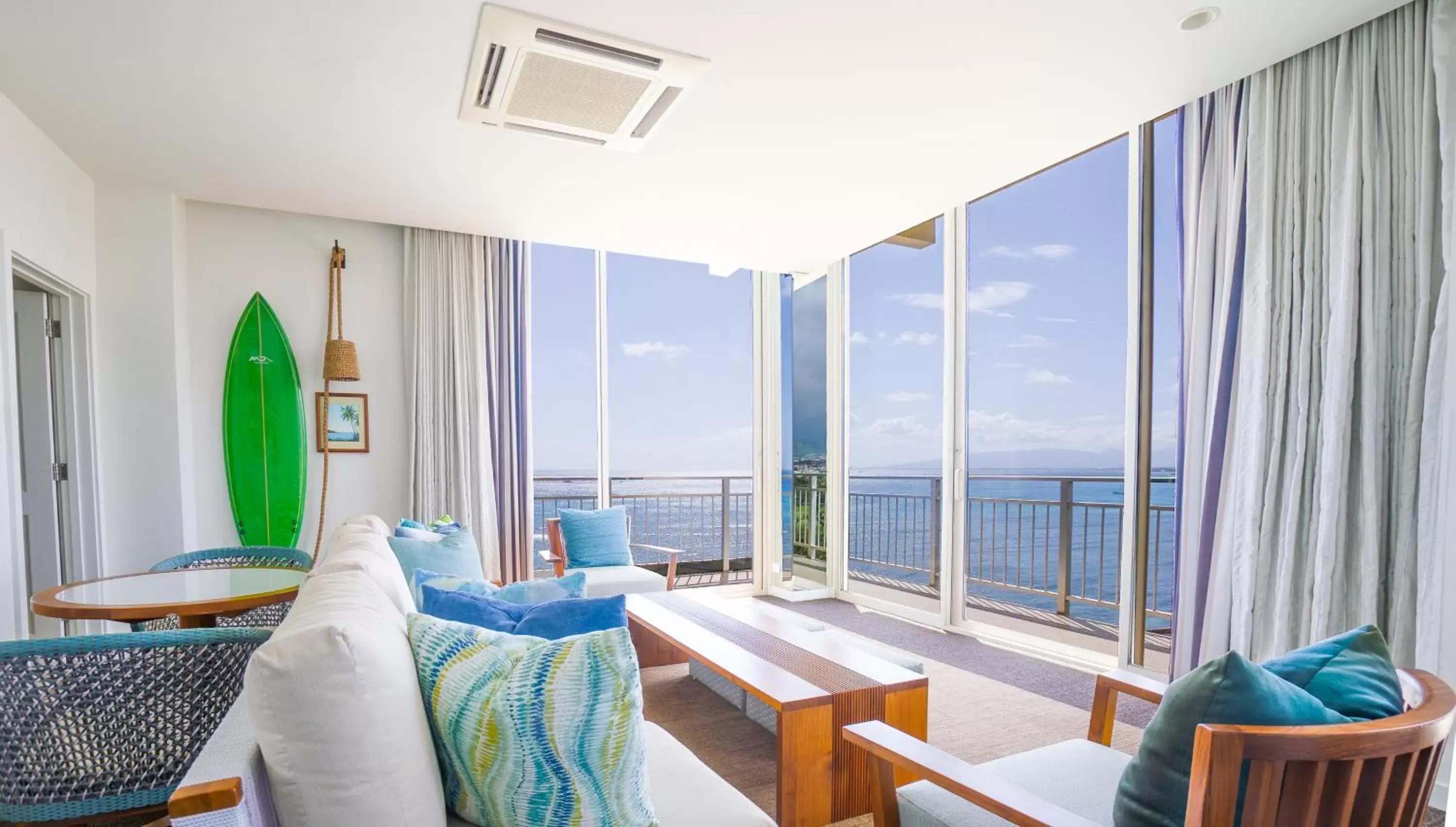 Living room, Seating Area in Kaimana Beach Hotel