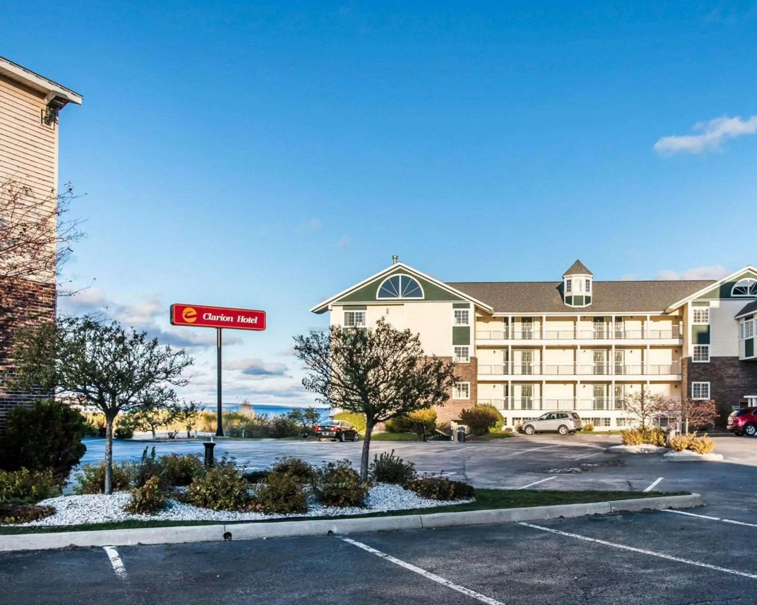 Property Building in Mackinaw City Clarion Hotel Beachfront