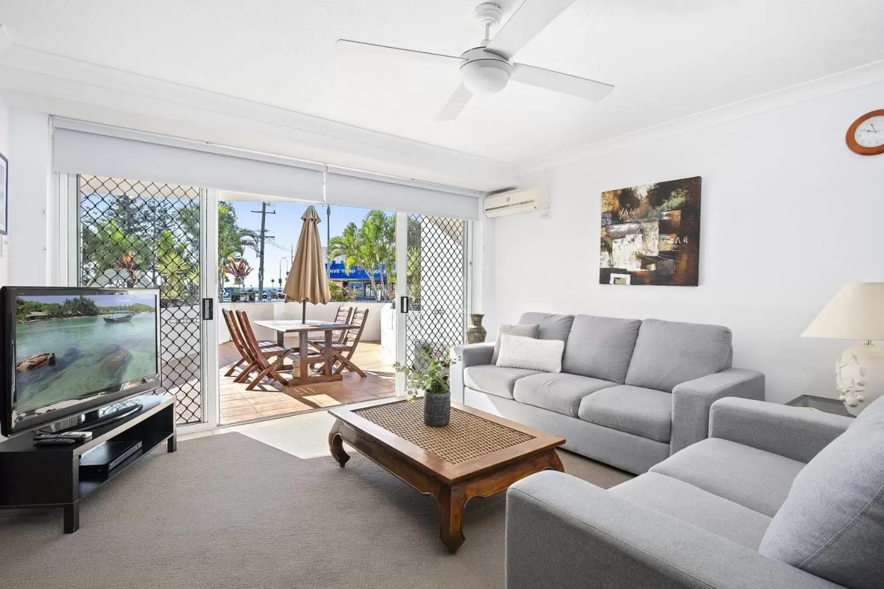 Living room, Seating Area in Kirra Palms Holiday Apartments