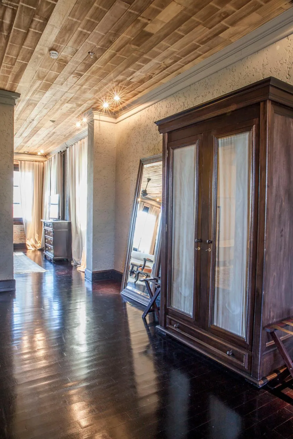 Decorative detail in Factoria Hotel