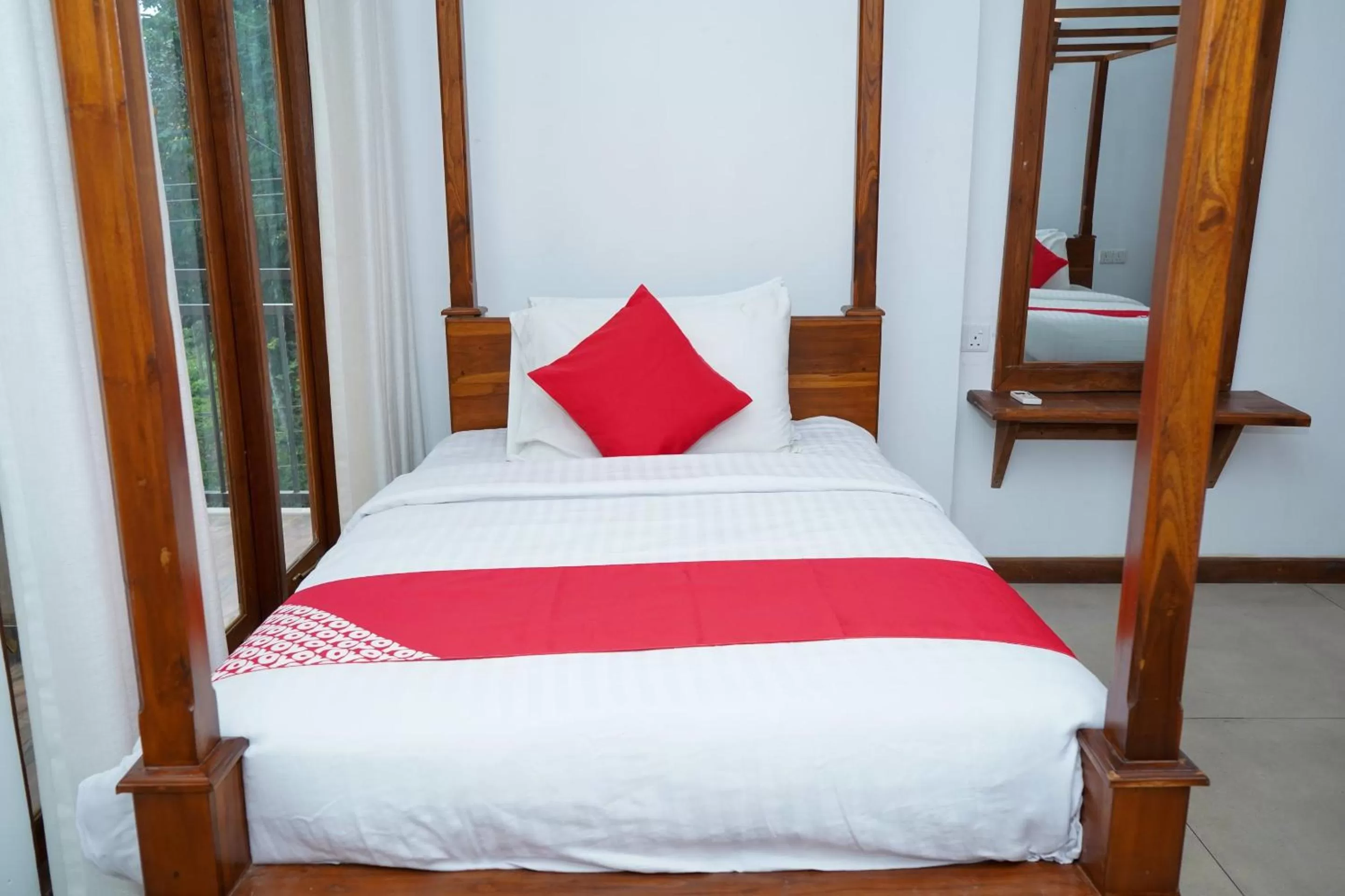 Bedroom, Bed in French Garden Kandy