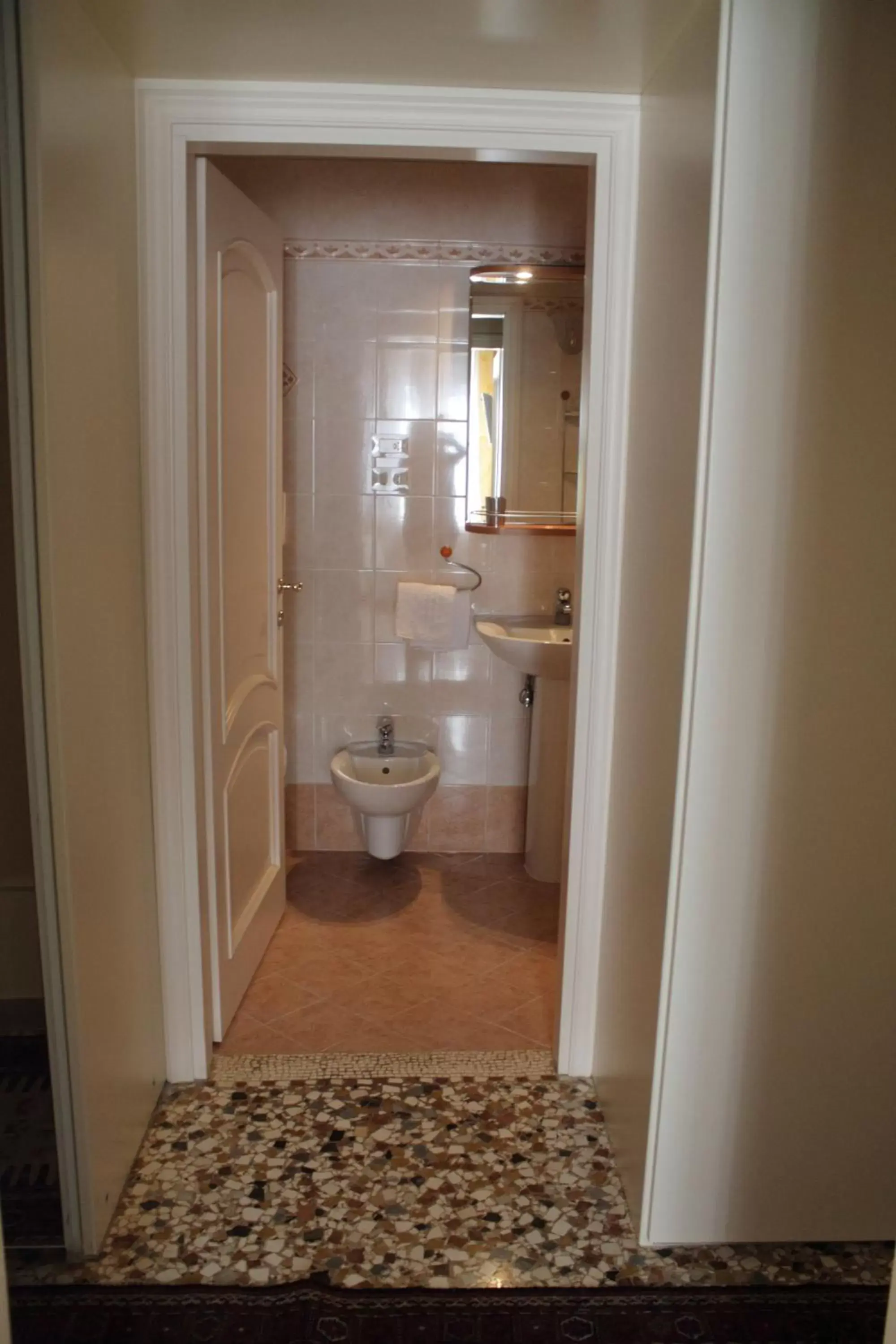 Double Room with External Private Bathroom in B&B Cà Del Modena