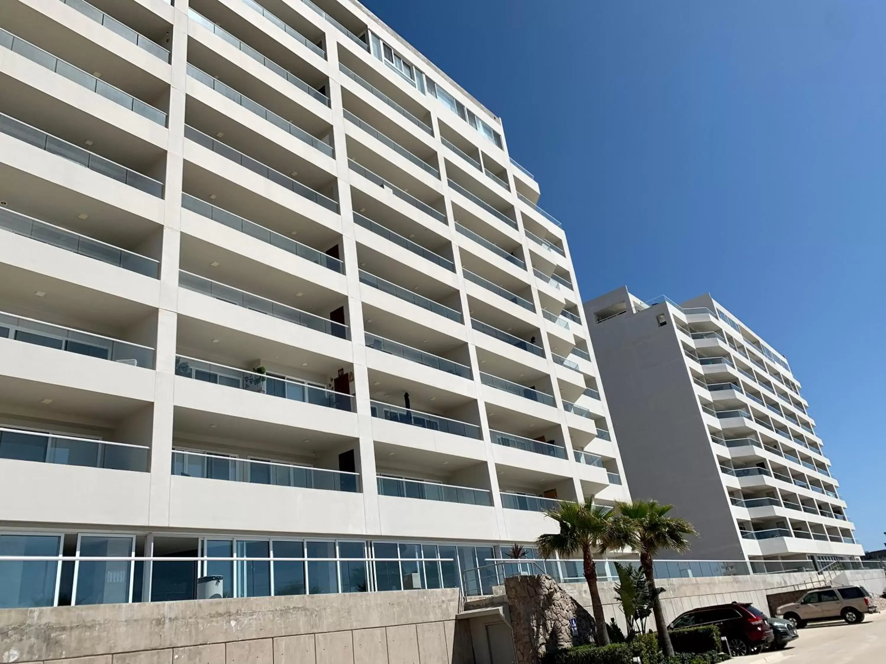 Property Building in Fabulous Ocean View Condo with Walking Distance to the Beach!