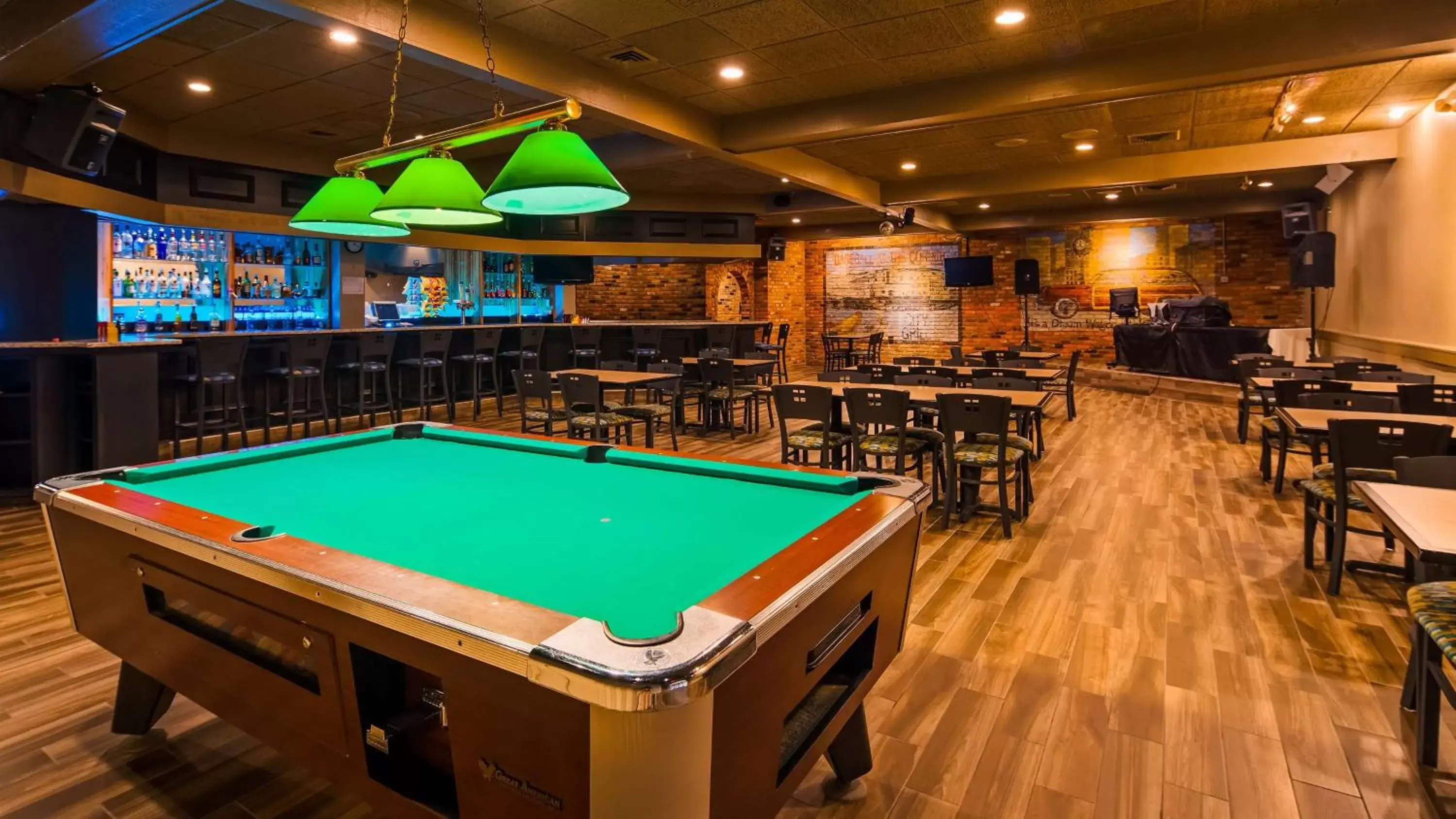 Restaurant/places to eat, Billiards in Best Western Woodhaven Inn