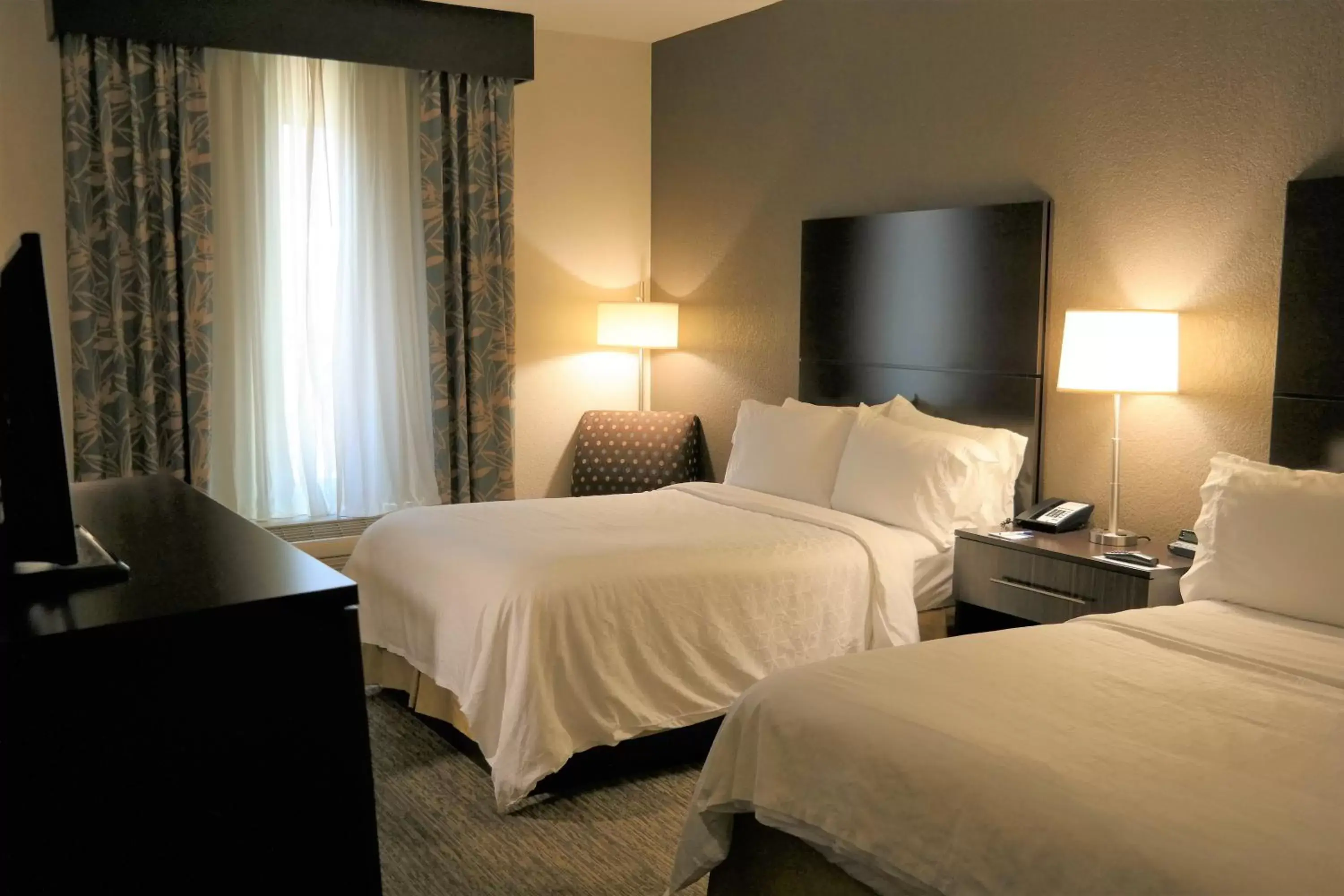 Photo of the whole room, Bed in Holiday Inn Express Fredericksburg - Southpoint, an IHG Hotel