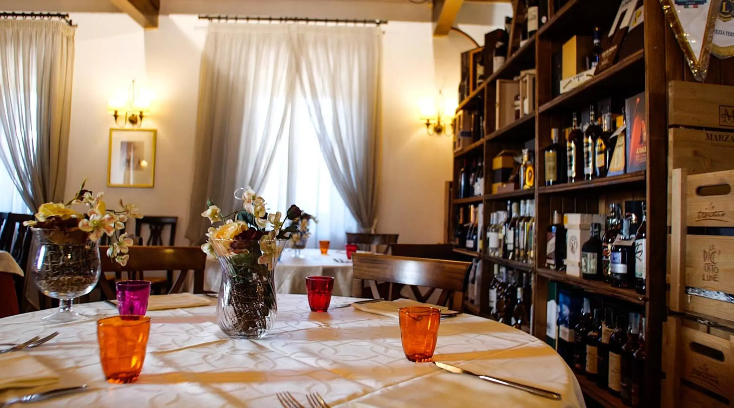 Restaurant/places to eat, Library in giardini del Novecento