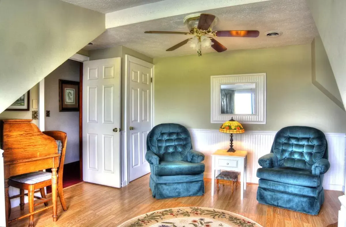 Seating Area in Los Gatos Bed & Breakfast