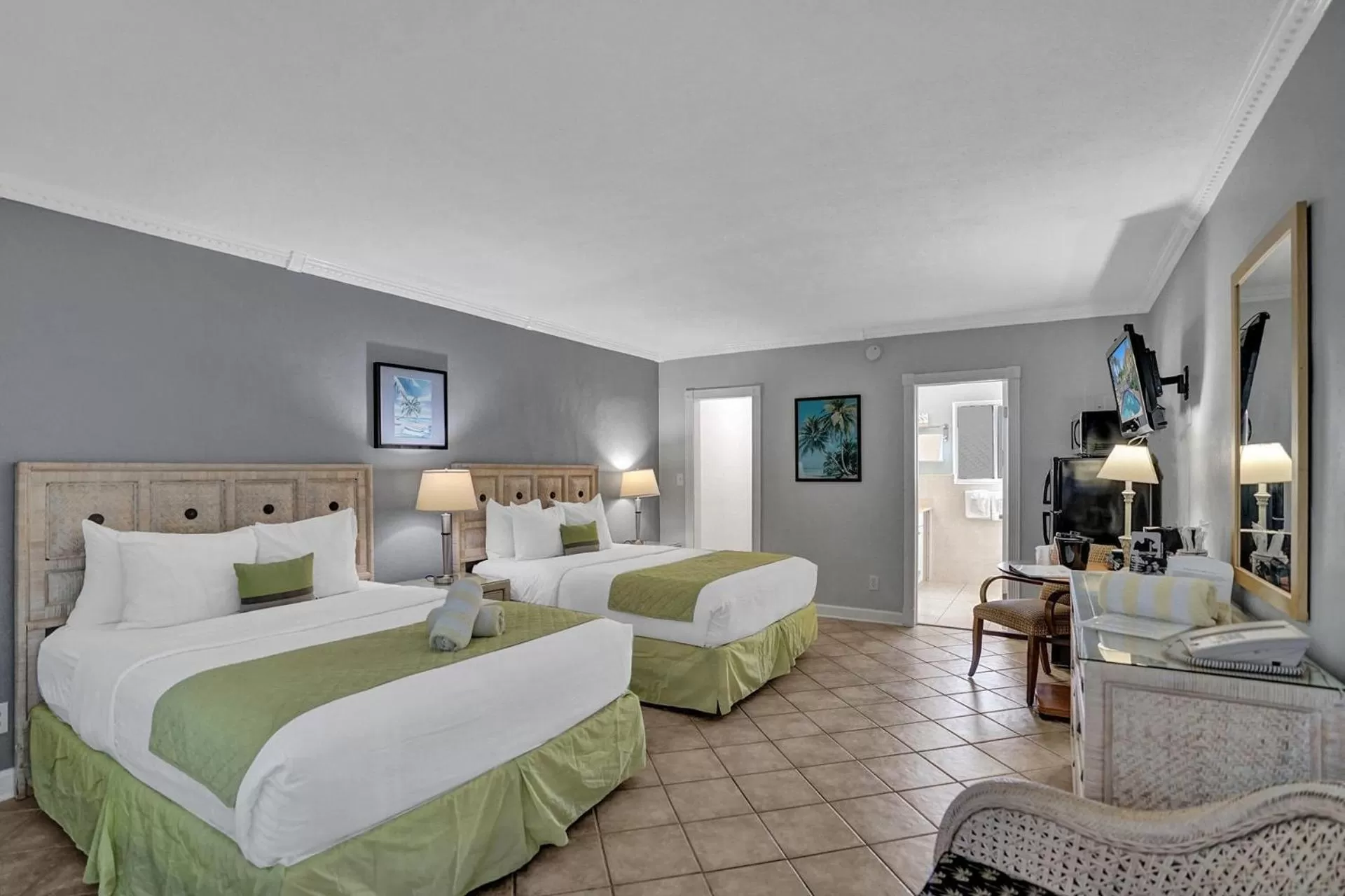 Photo of the whole room in The Worthington Resorts - Clothing Optional - Men Only - Solo hombres