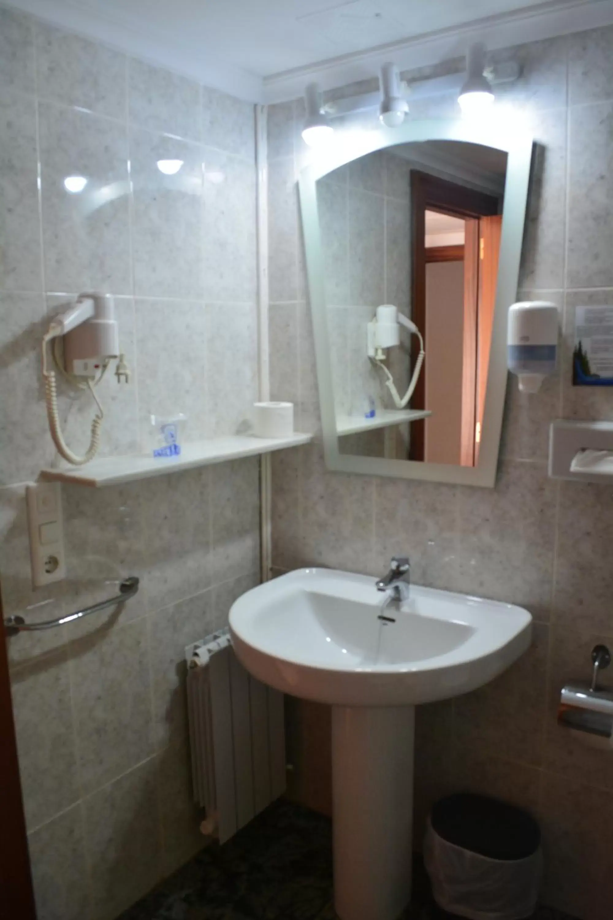 Bathroom in Hotel L'Escala