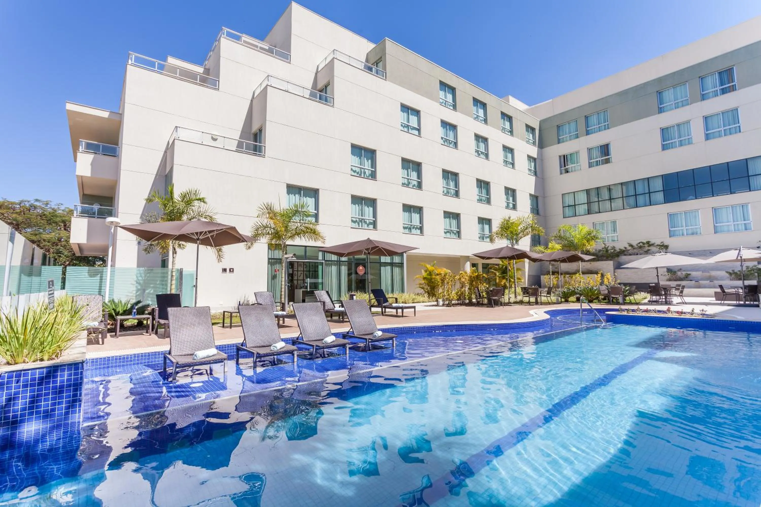 Pool view, Property Building in eSuites Spa Lagoa Santa