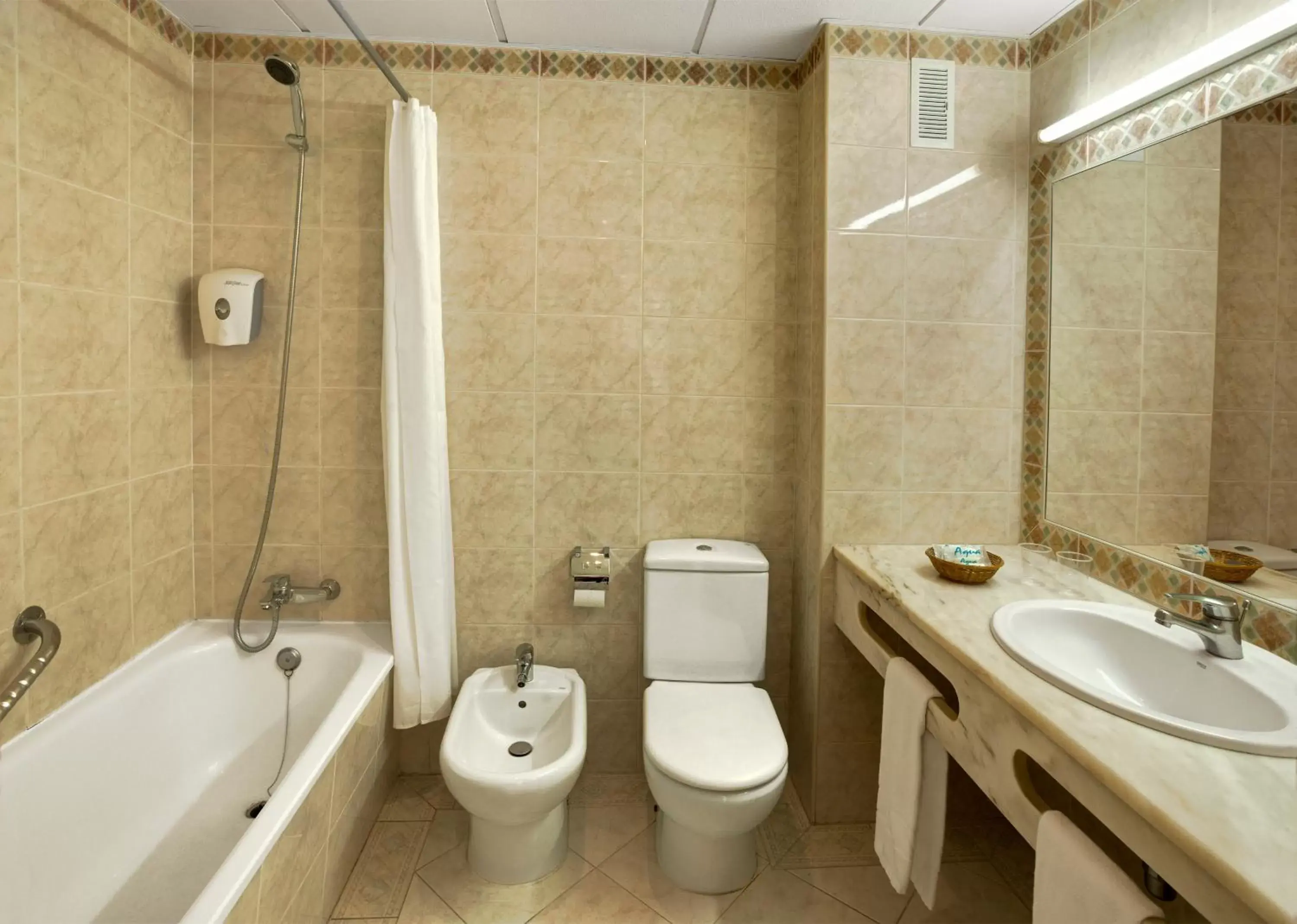 Bathroom in Aparthotel Paladim & Alagoamar