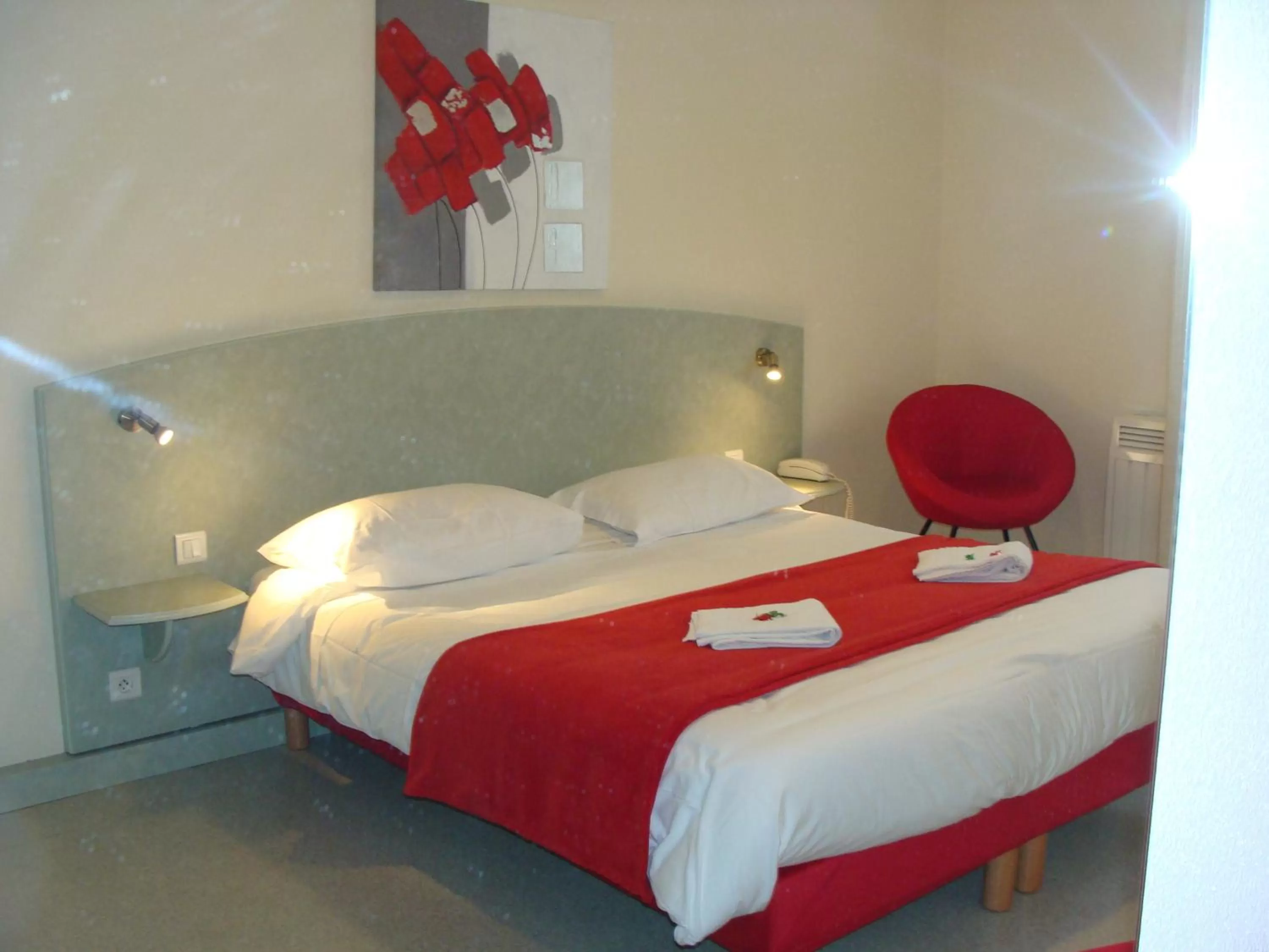 Photo of the whole room in Abel Hôtel